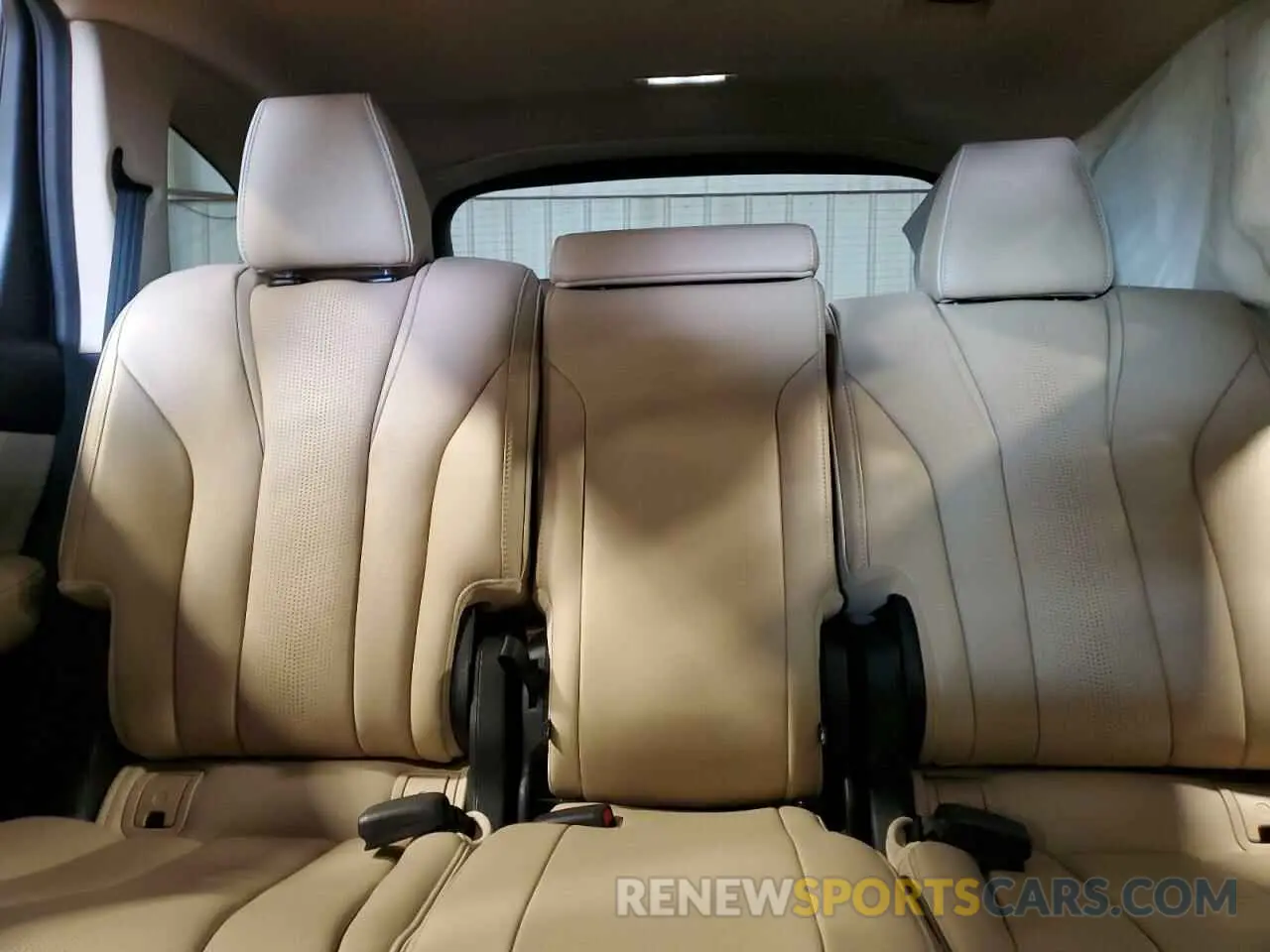 10 Photograph of a damaged car 5J8YE1H88NL018502 ACURA MDX 2022