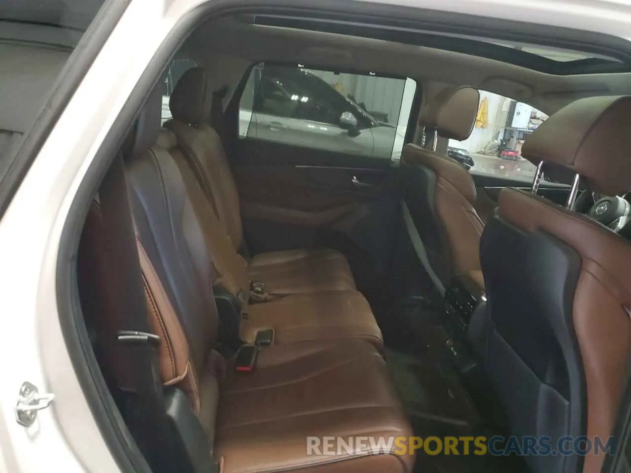 11 Photograph of a damaged car 5J8YE1H89NL040444 ACURA MDX 2022