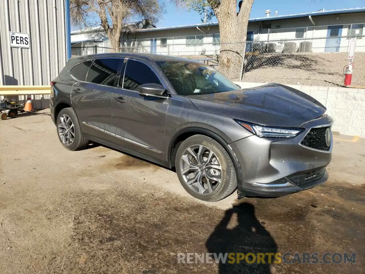 4 Photograph of a damaged car 5J8YD9H47PL007508 ACURA MDX 2023