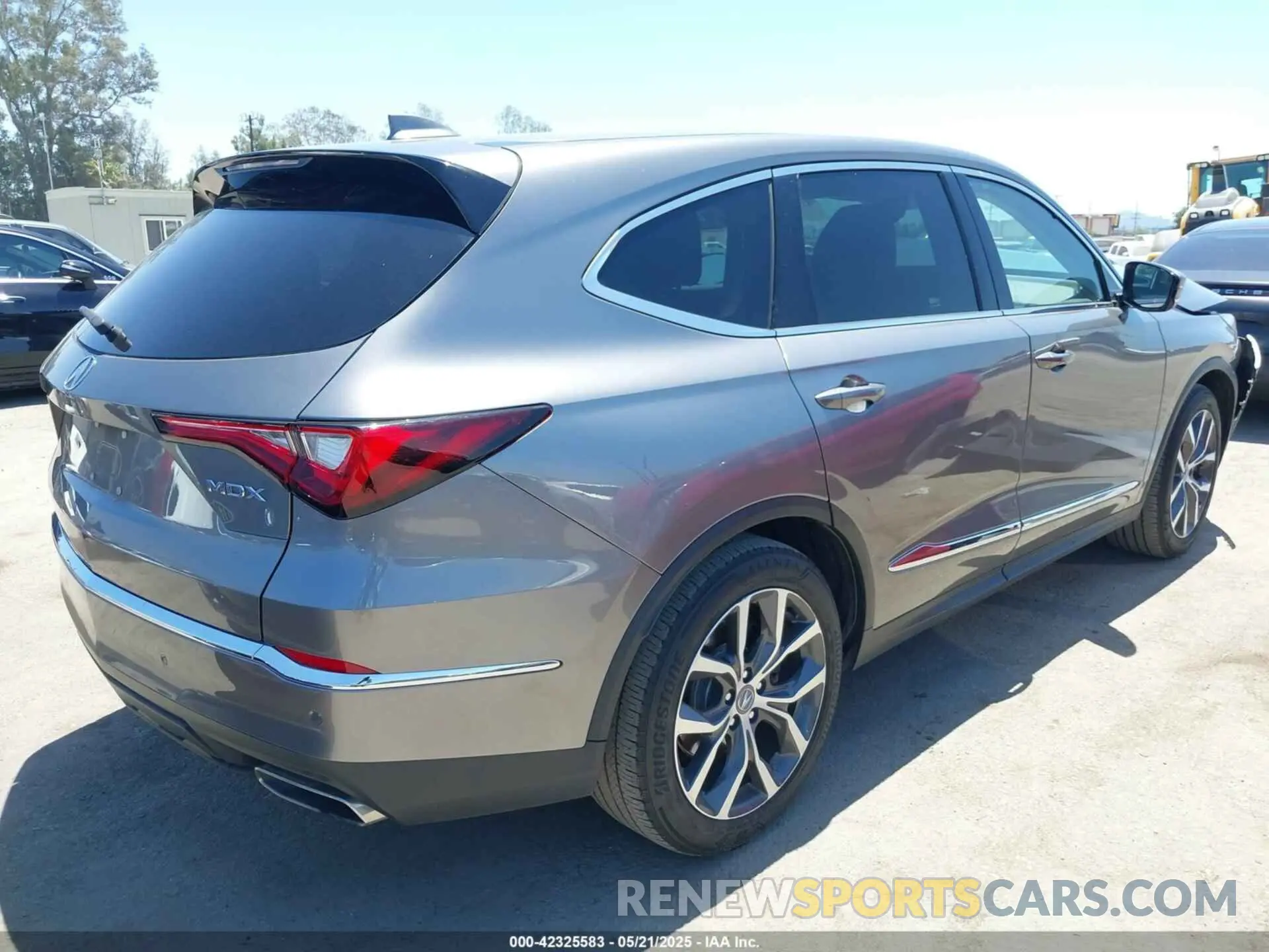 4 Photograph of a damaged car 5J8YD9H4XPL005963 ACURA MDX 2023