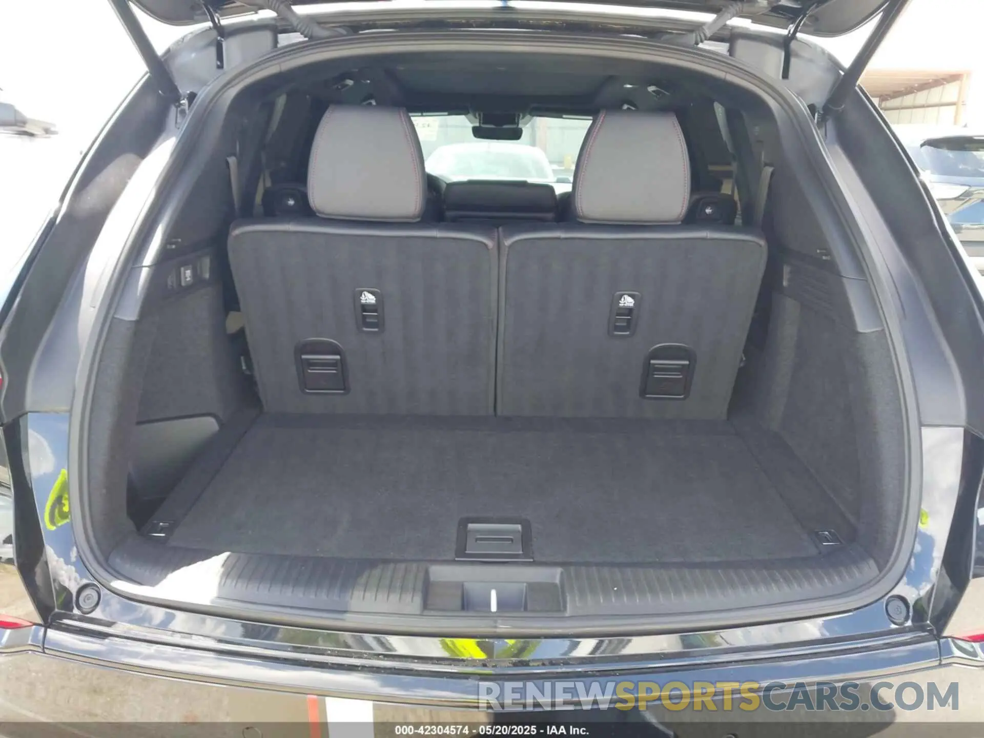 17 Photograph of a damaged car 5J8YE1H07PL009612 ACURA MDX 2023