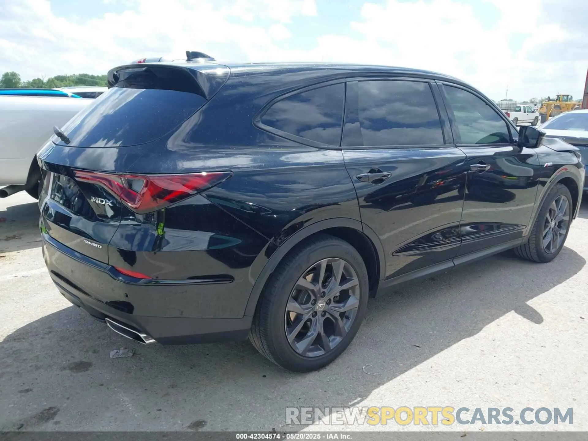 4 Photograph of a damaged car 5J8YE1H07PL009612 ACURA MDX 2023
