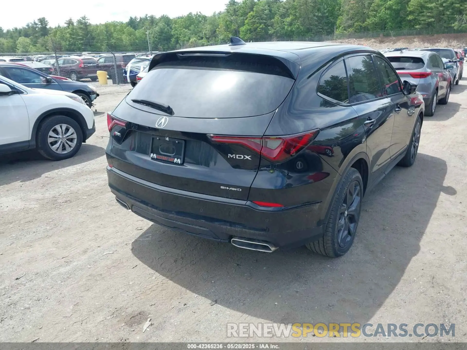 4 Photograph of a damaged car 5J8YE1H09PL037685 ACURA MDX 2023