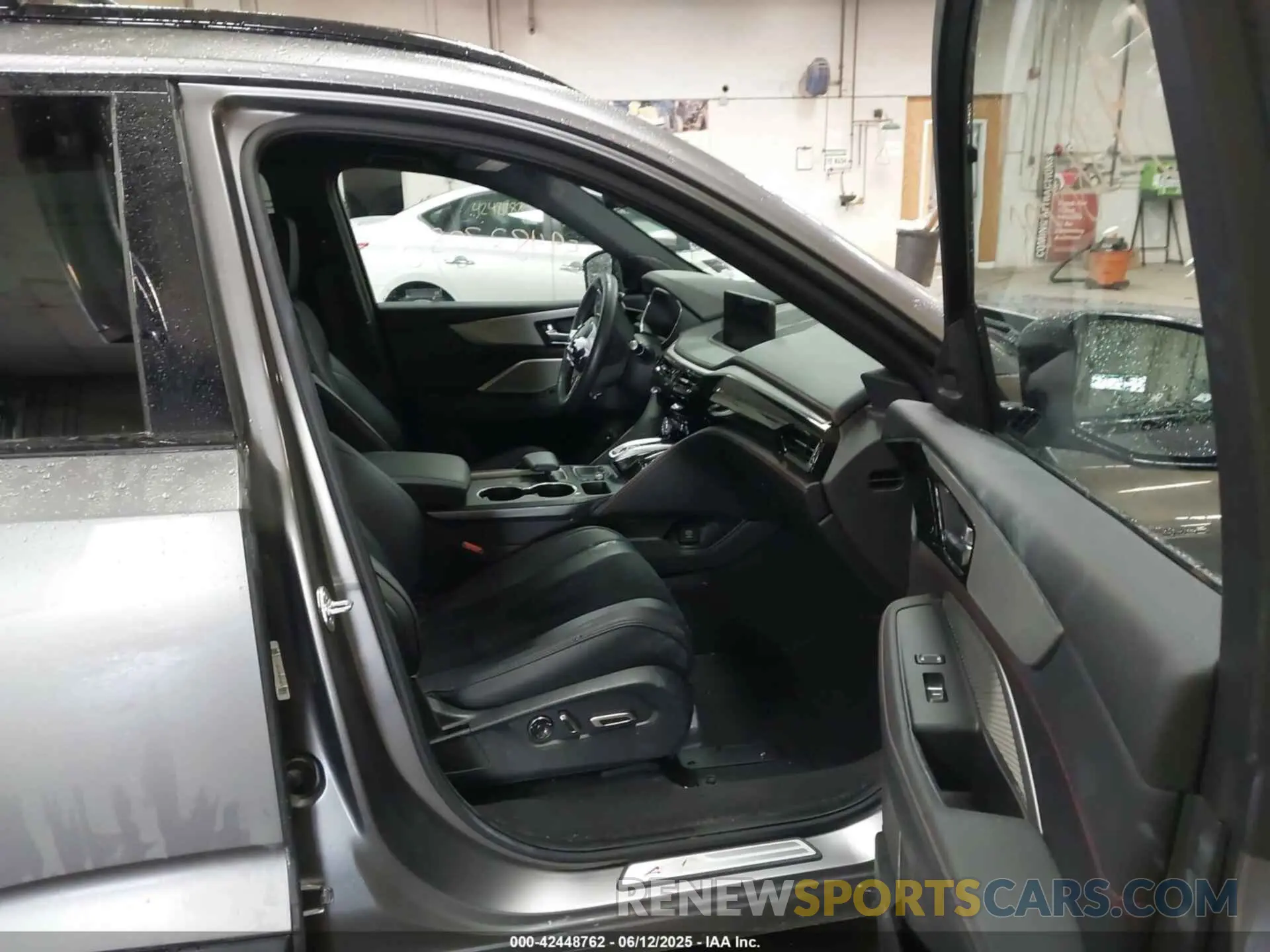 5 Photograph of a damaged car 5J8YE1H0XPL043110 ACURA MDX 2023
