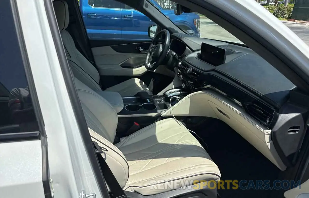 5 Photograph of a damaged car 5J8YE1H33PL035098 ACURA MDX 2023