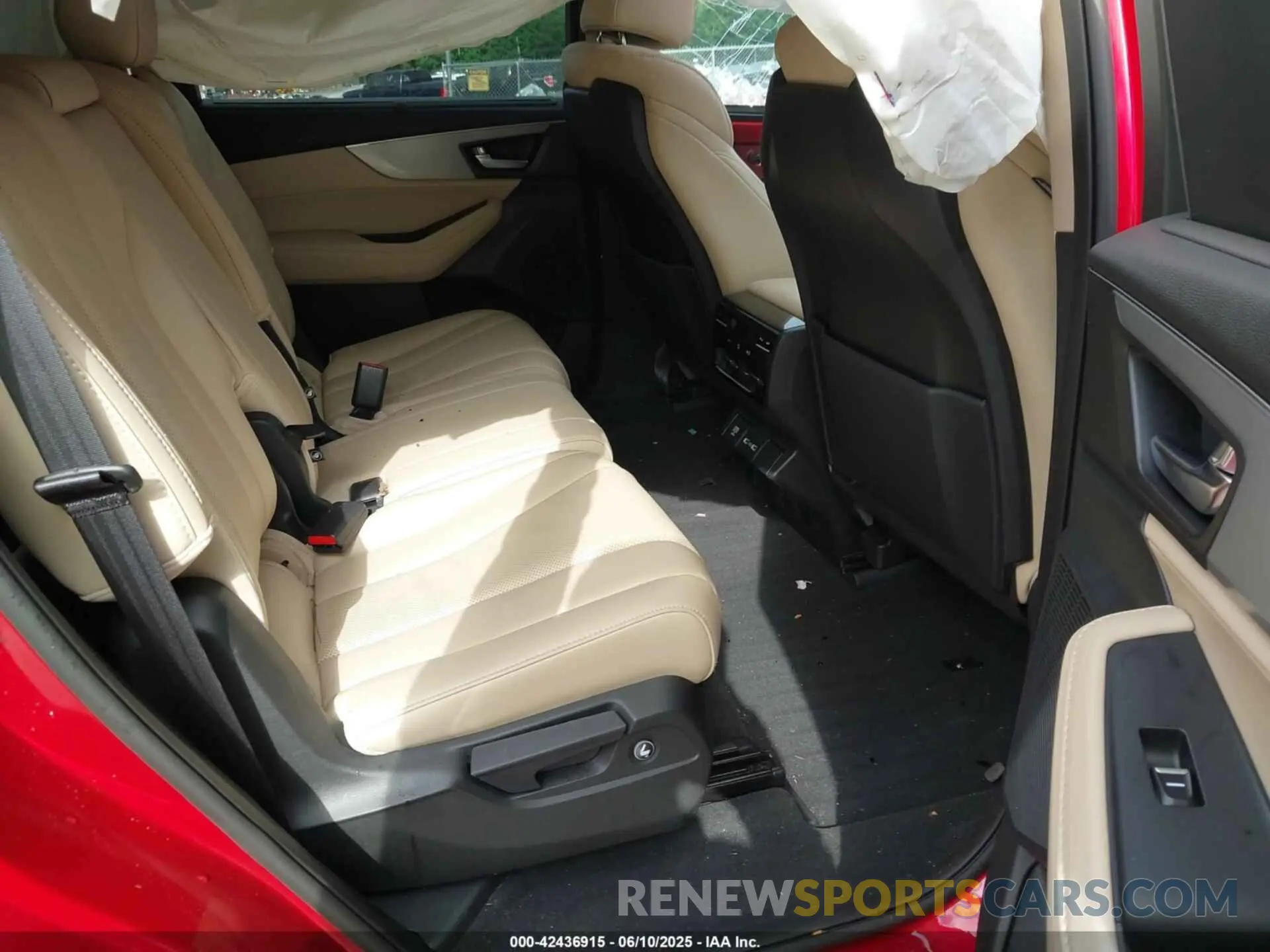 8 Photograph of a damaged car 5J8YE1H40PL007347 ACURA MDX 2023