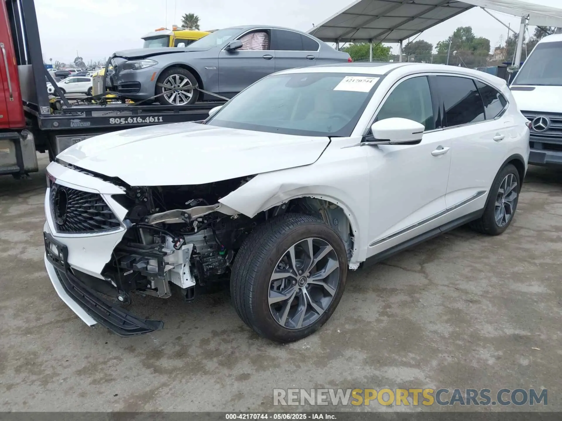 2 Photograph of a damaged car 5J8YE1H4XPL038945 ACURA MDX 2023