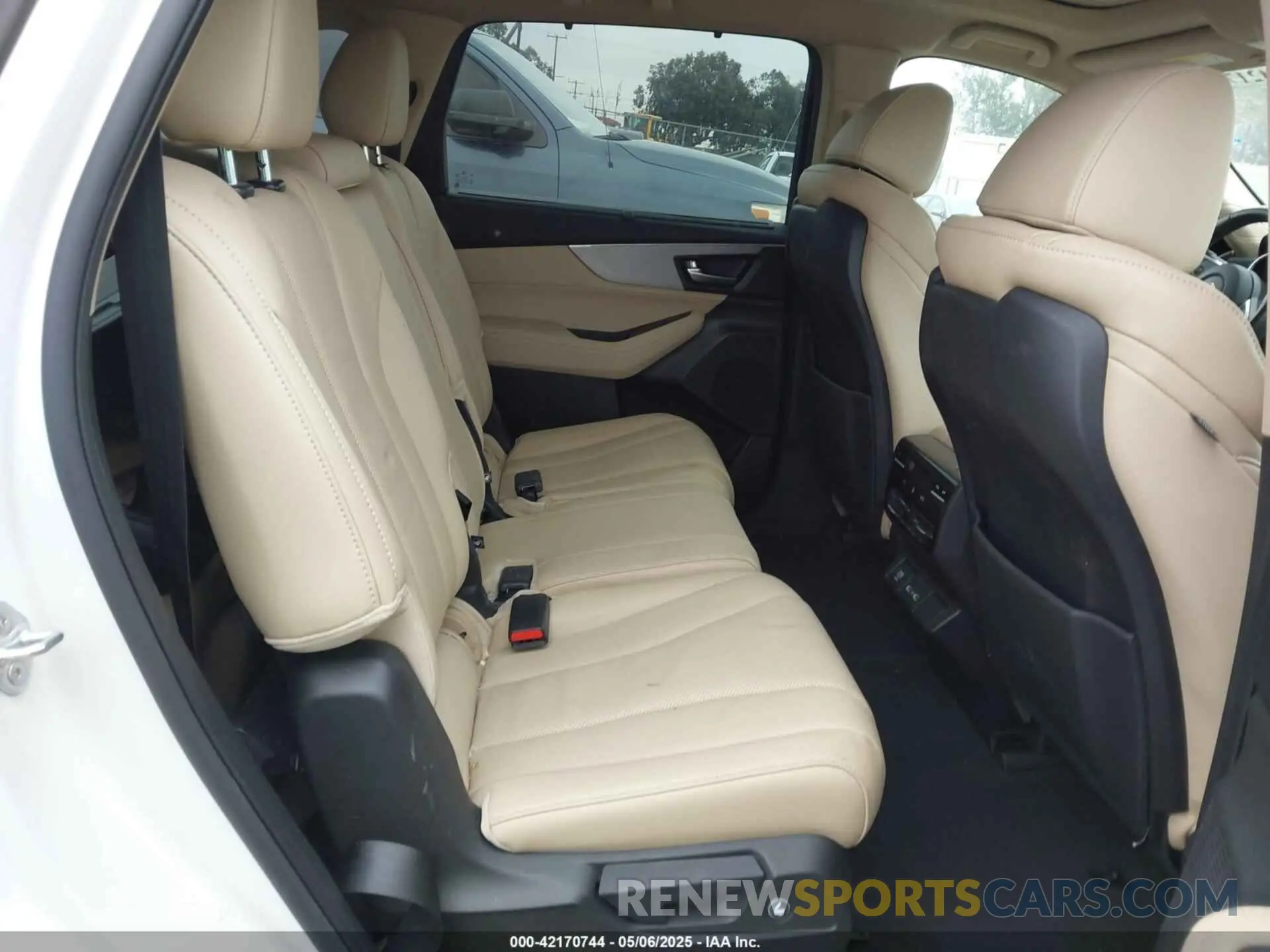 8 Photograph of a damaged car 5J8YE1H4XPL038945 ACURA MDX 2023