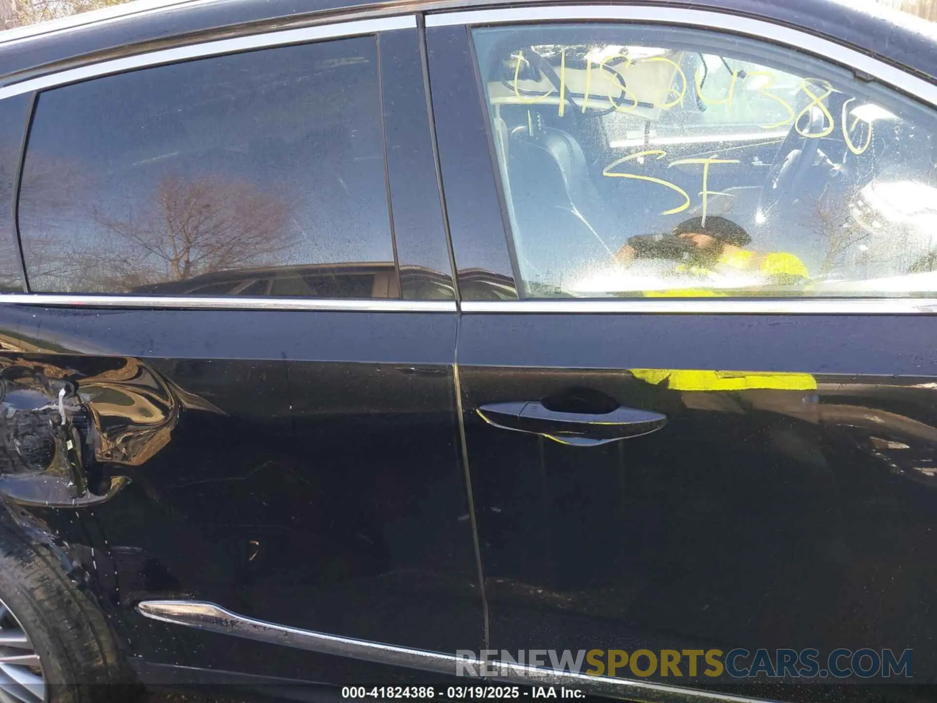14 Photograph of a damaged car 5J8YE1H84PL014255 ACURA MDX 2023
