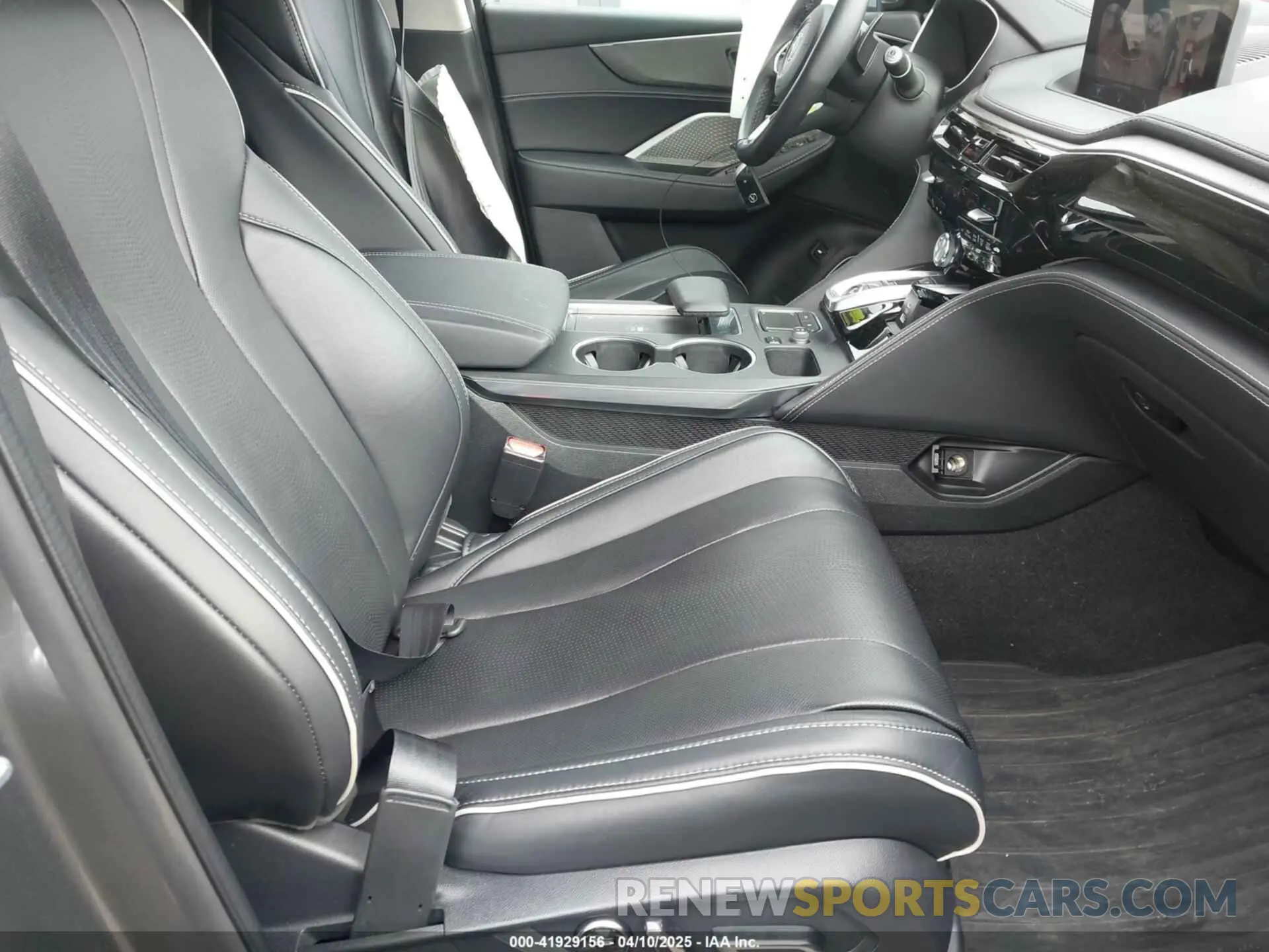 5 Photograph of a damaged car 5J8YE1H84PL028270 ACURA MDX 2023