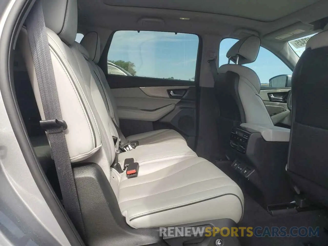 11 Photograph of a damaged car 5J8YE1H89PL036400 ACURA MDX 2023