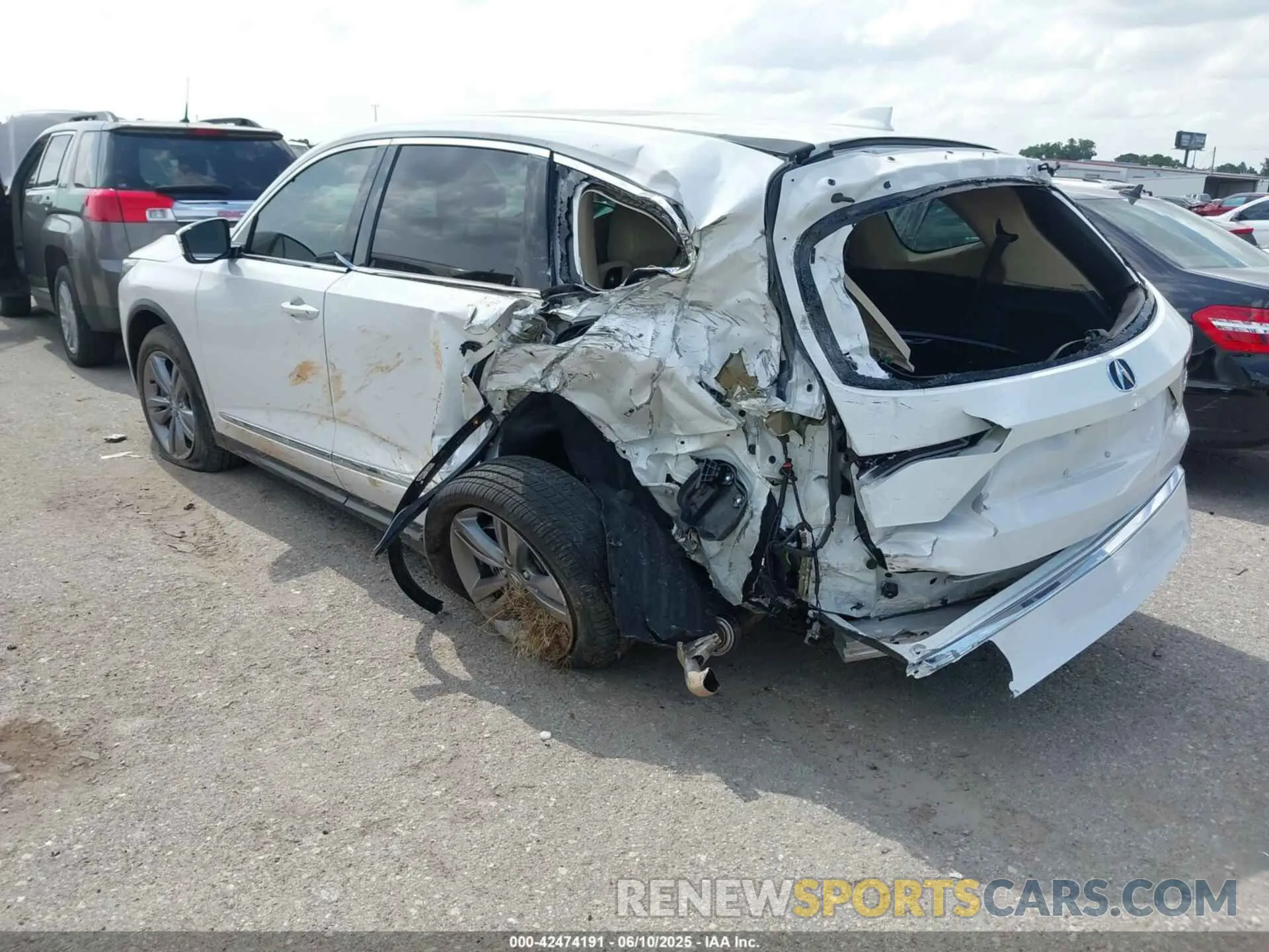 3 Photograph of a damaged car 5J8YD9H34RL005841 ACURA MDX 2024