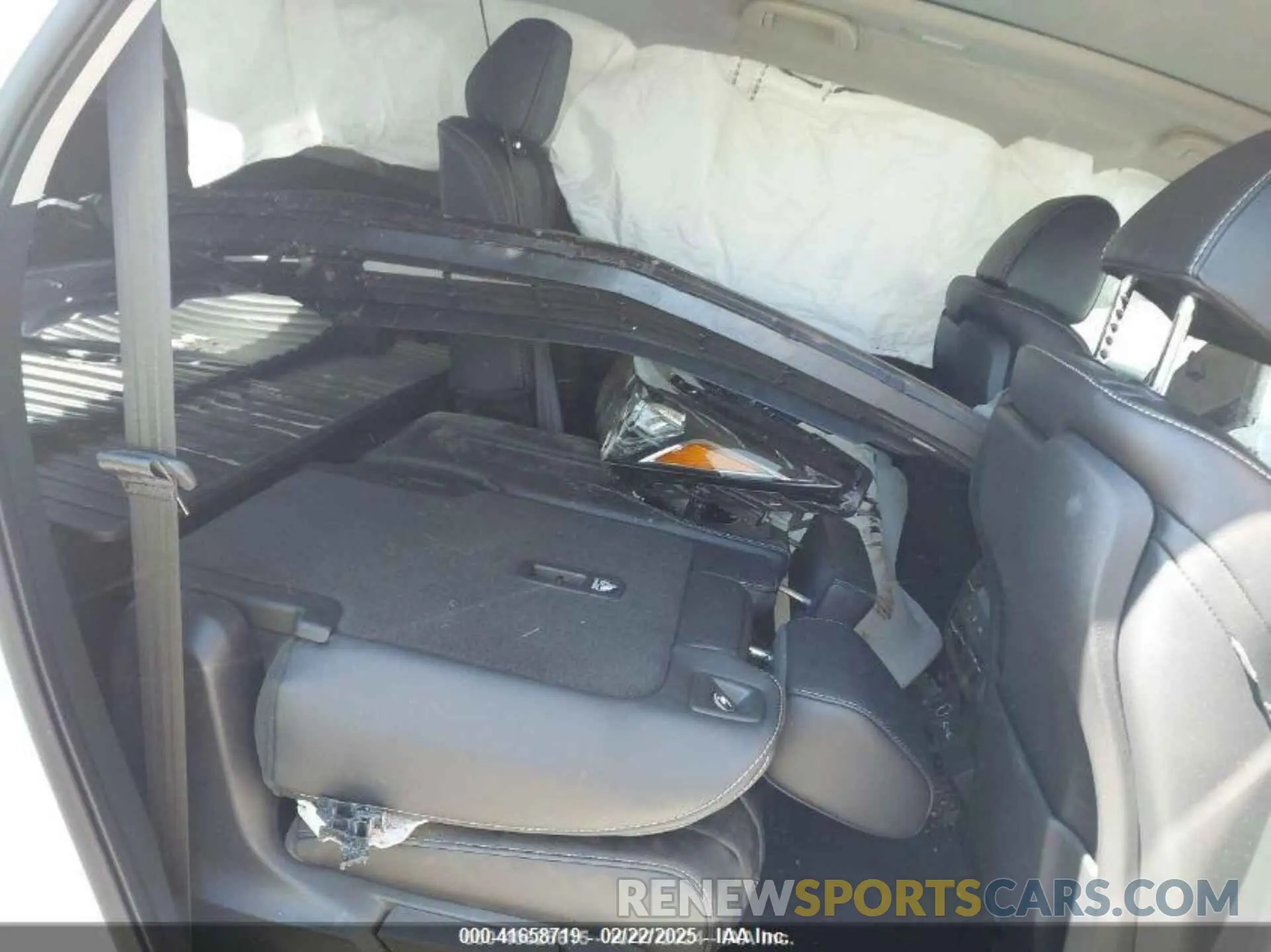 8 Photograph of a damaged car 5J8YD9H40RL001942 ACURA MDX 2024