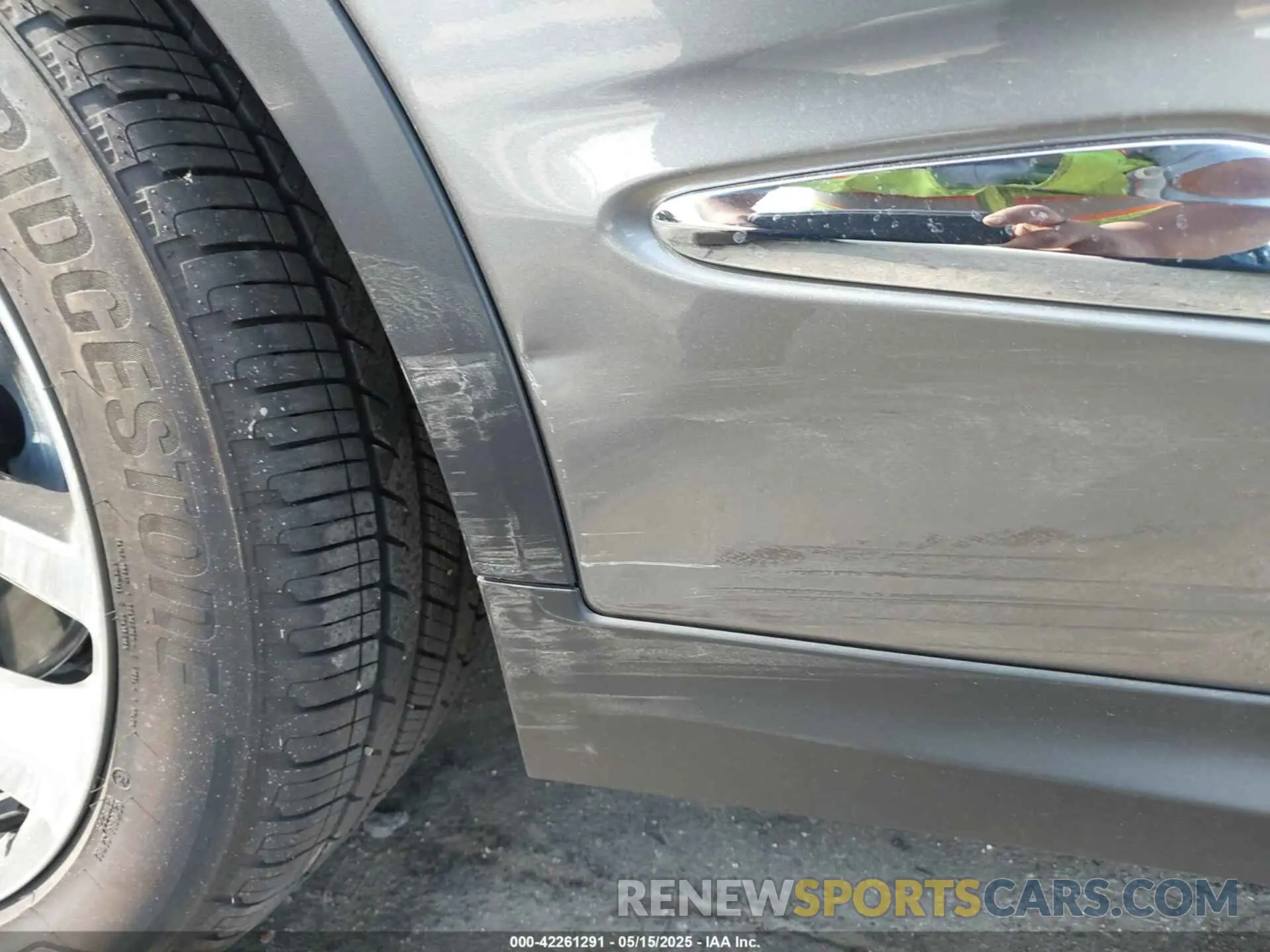 17 Photograph of a damaged car 5J8YD9H42RL005765 ACURA MDX 2024