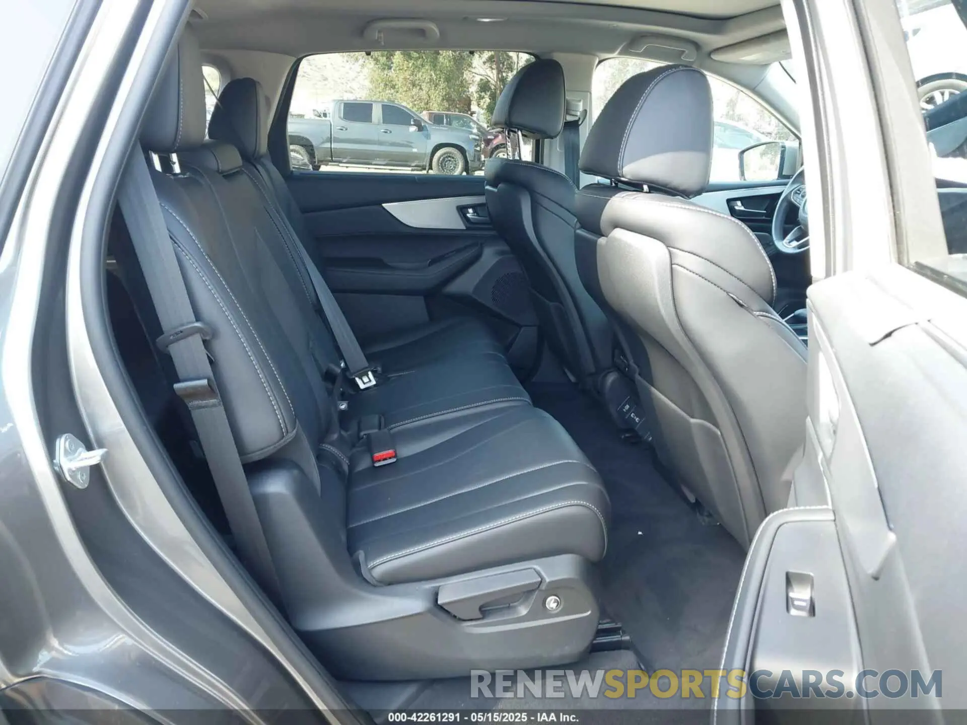 8 Photograph of a damaged car 5J8YD9H42RL005765 ACURA MDX 2024