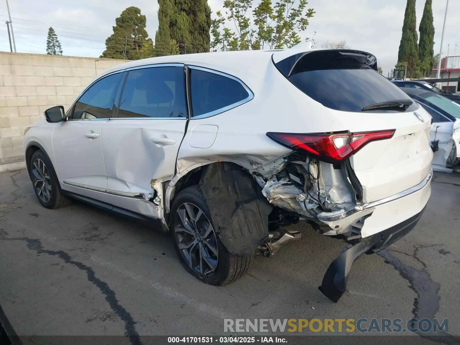 15 Photograph of a damaged car 5J8YD9H42RL007046 ACURA MDX 2024