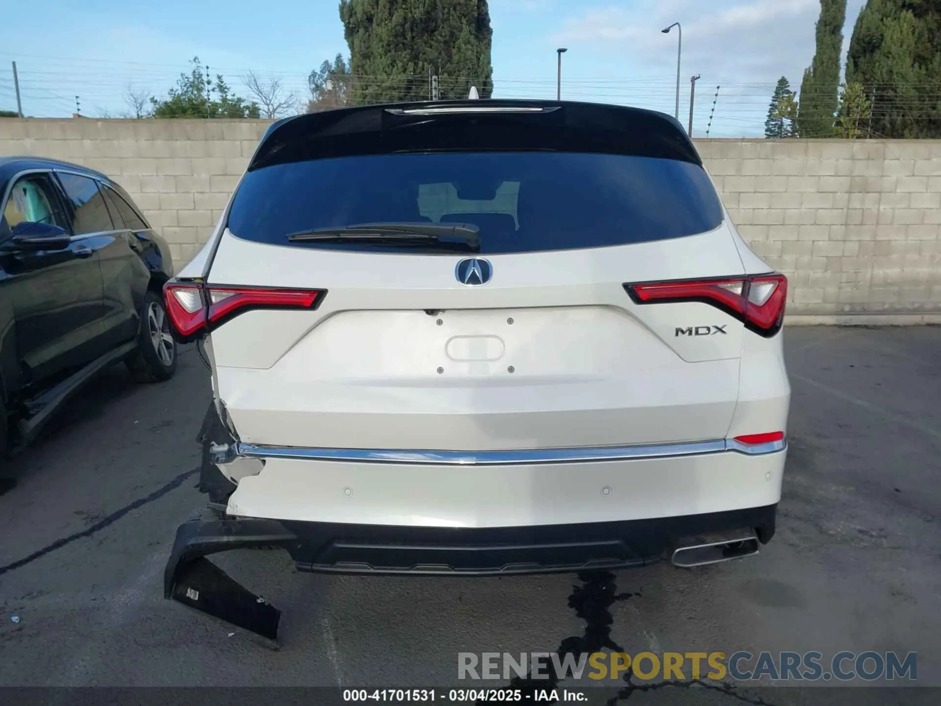 17 Photograph of a damaged car 5J8YD9H42RL007046 ACURA MDX 2024