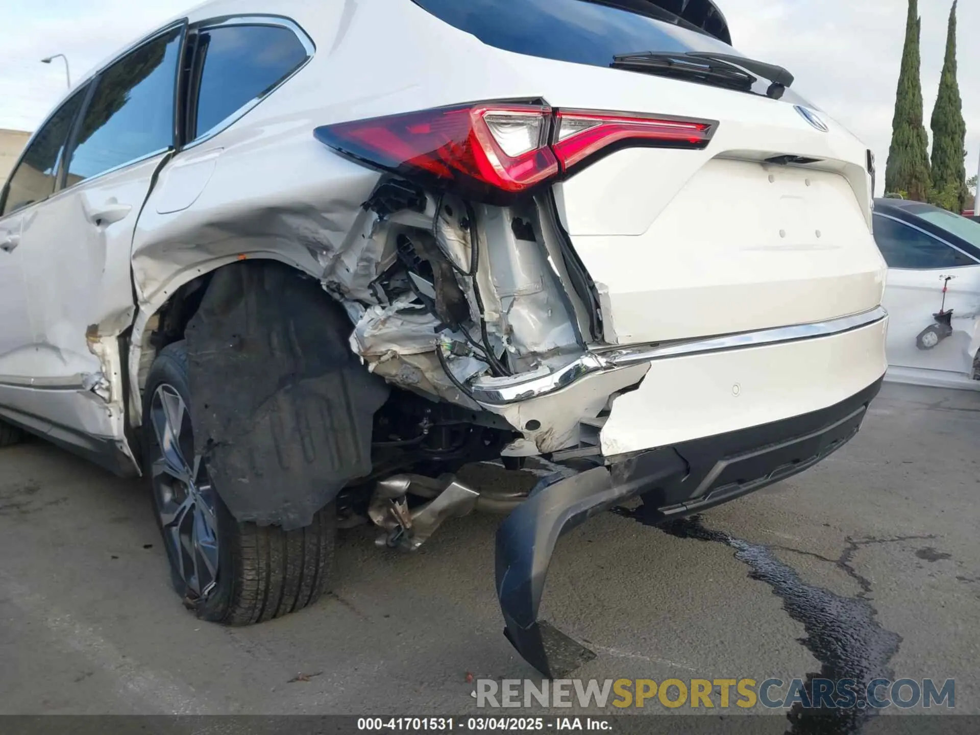 18 Photograph of a damaged car 5J8YD9H42RL007046 ACURA MDX 2024