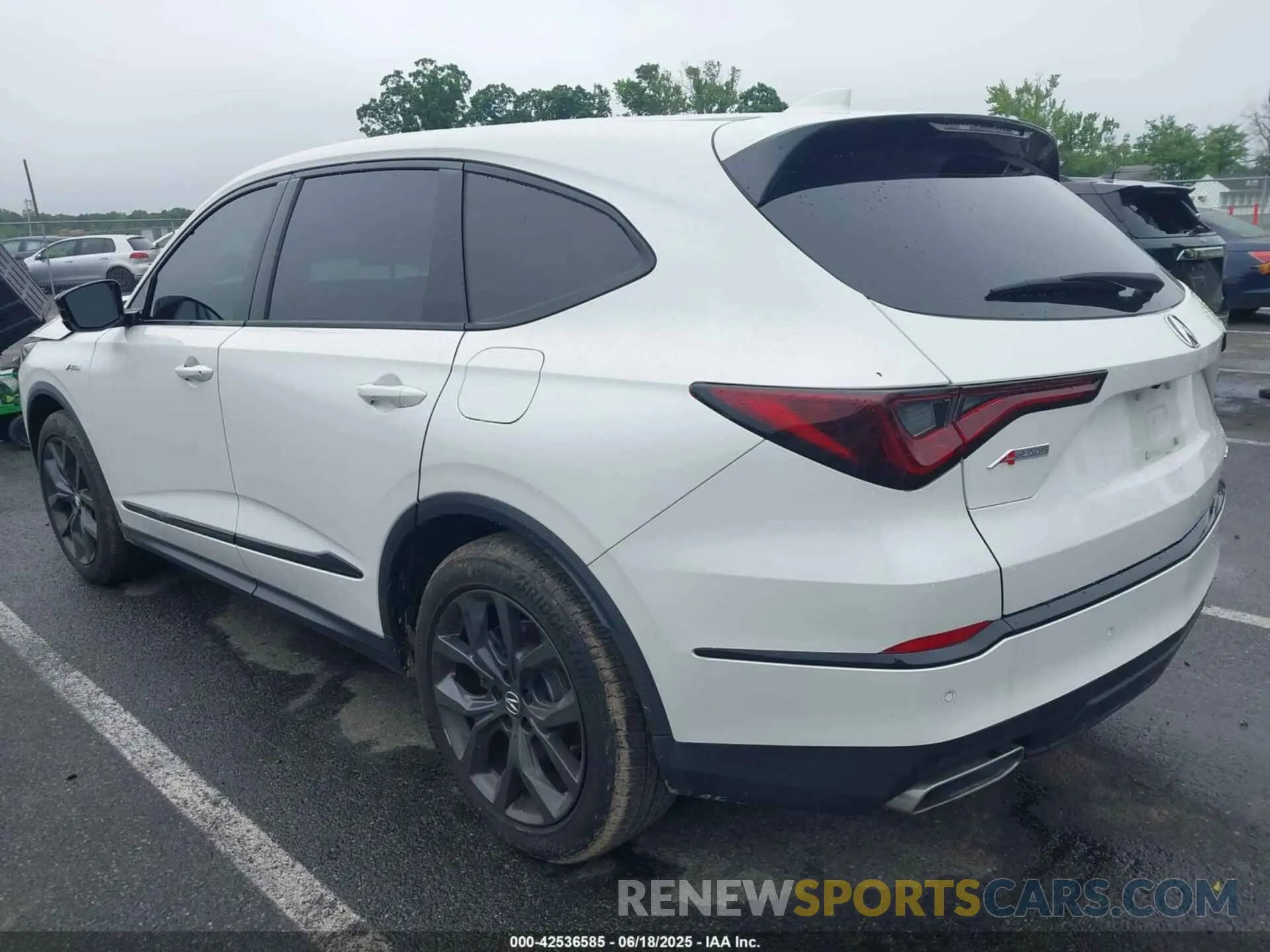 3 Photograph of a damaged car 5J8YE1H01RL005025 ACURA MDX 2024