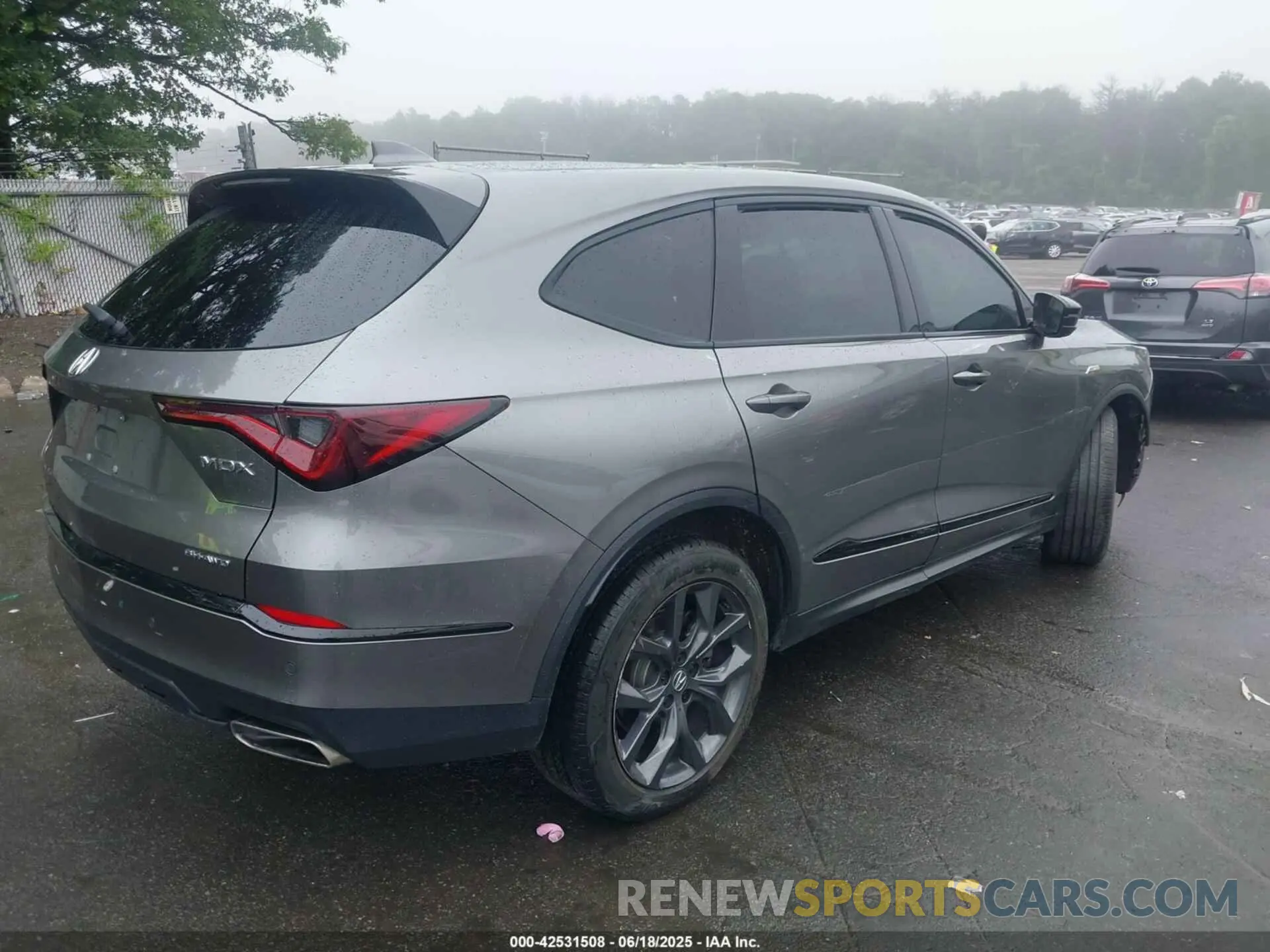 4 Photograph of a damaged car 5J8YE1H02RL004594 ACURA MDX 2024