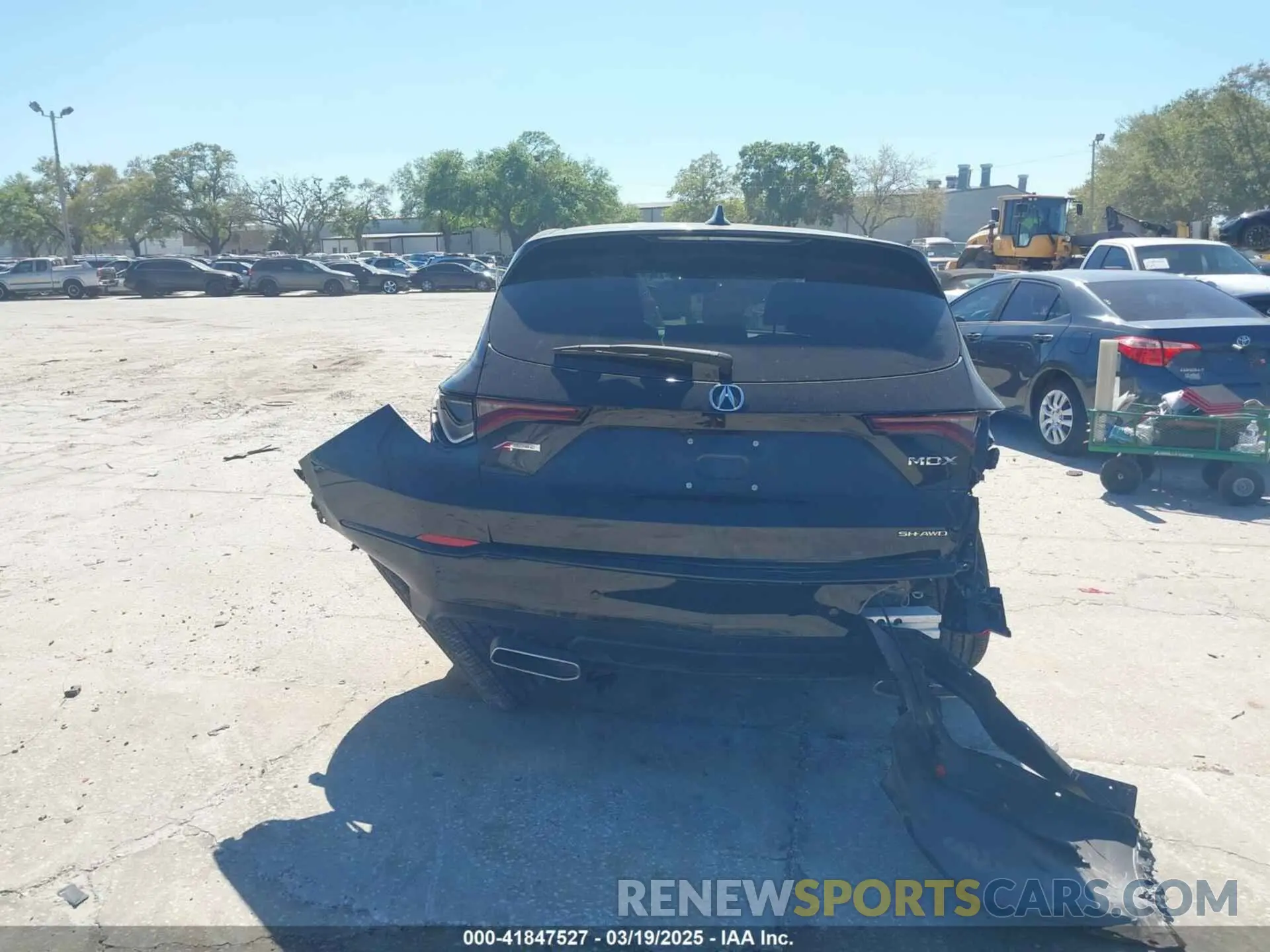 16 Photograph of a damaged car 5J8YE1H06RL023004 ACURA MDX 2024