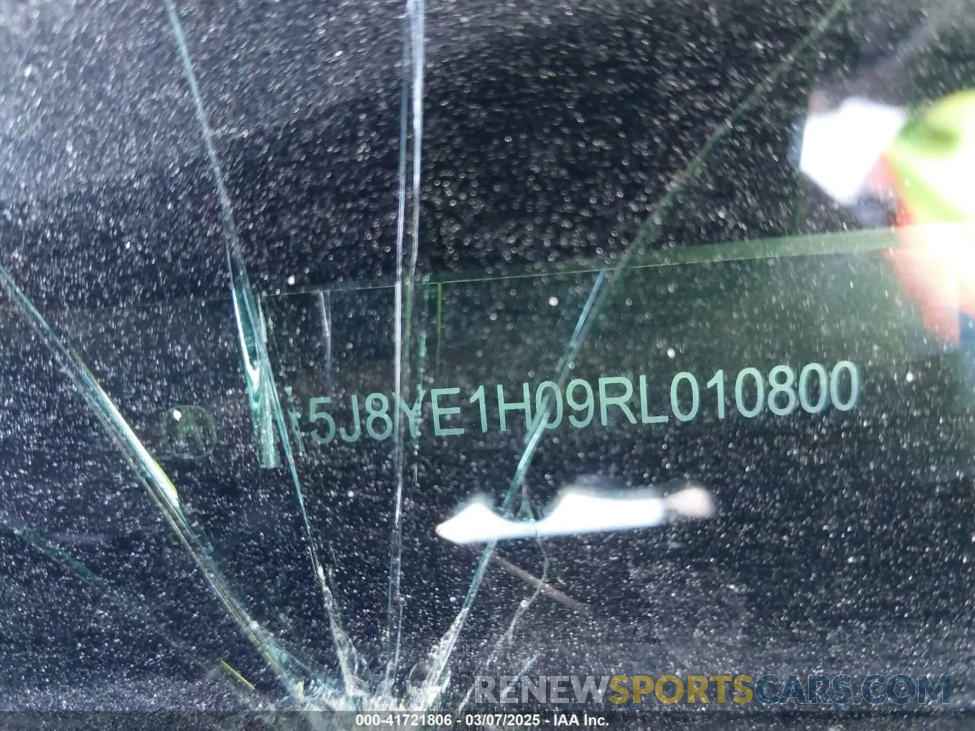 17 Photograph of a damaged car 5J8YE1H09RL010800 ACURA MDX 2024