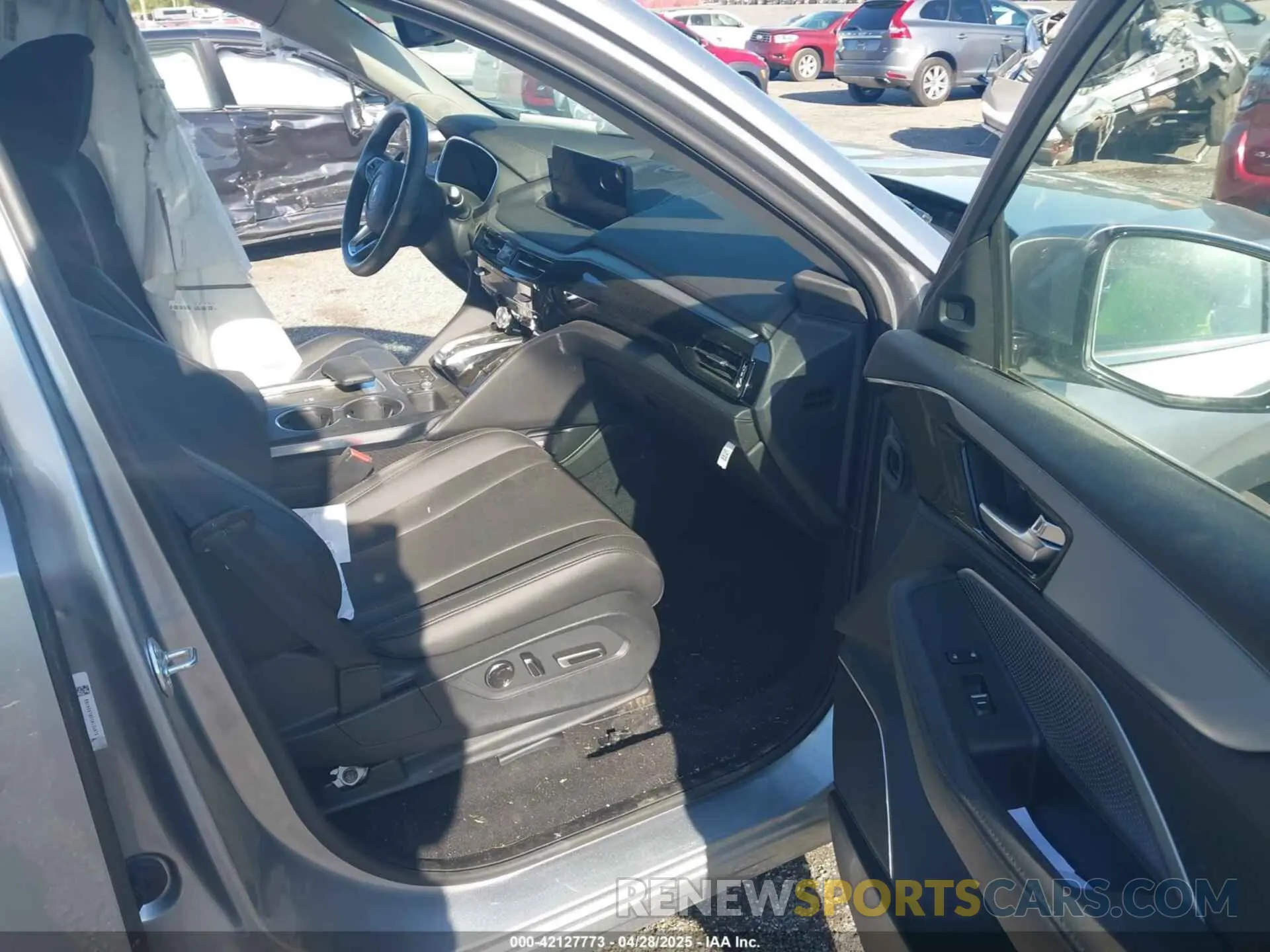 5 Photograph of a damaged car 5J8YE1H32RL034169 ACURA MDX 2024