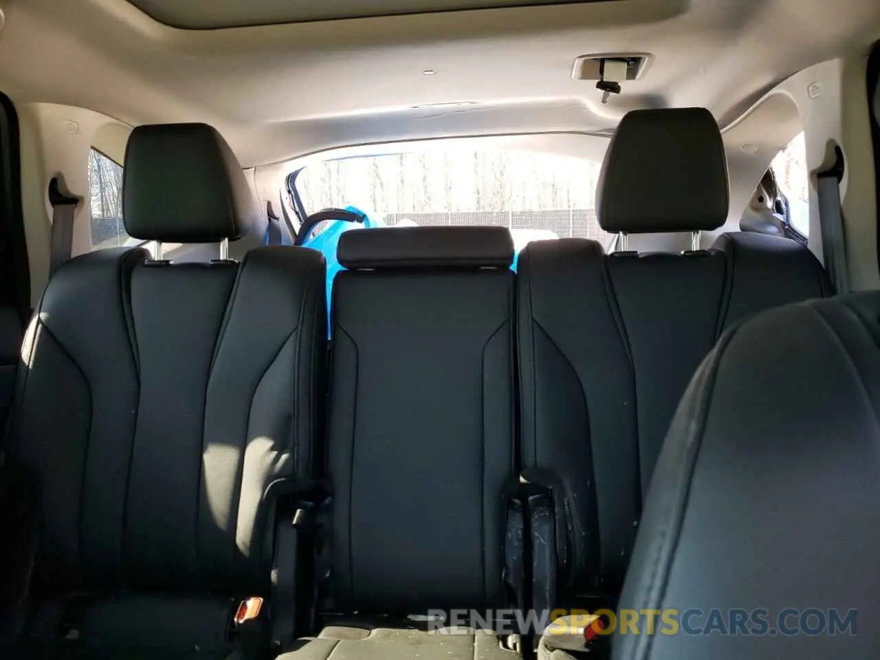 10 Photograph of a damaged car 5J8YE1H33RL028106 ACURA MDX 2024