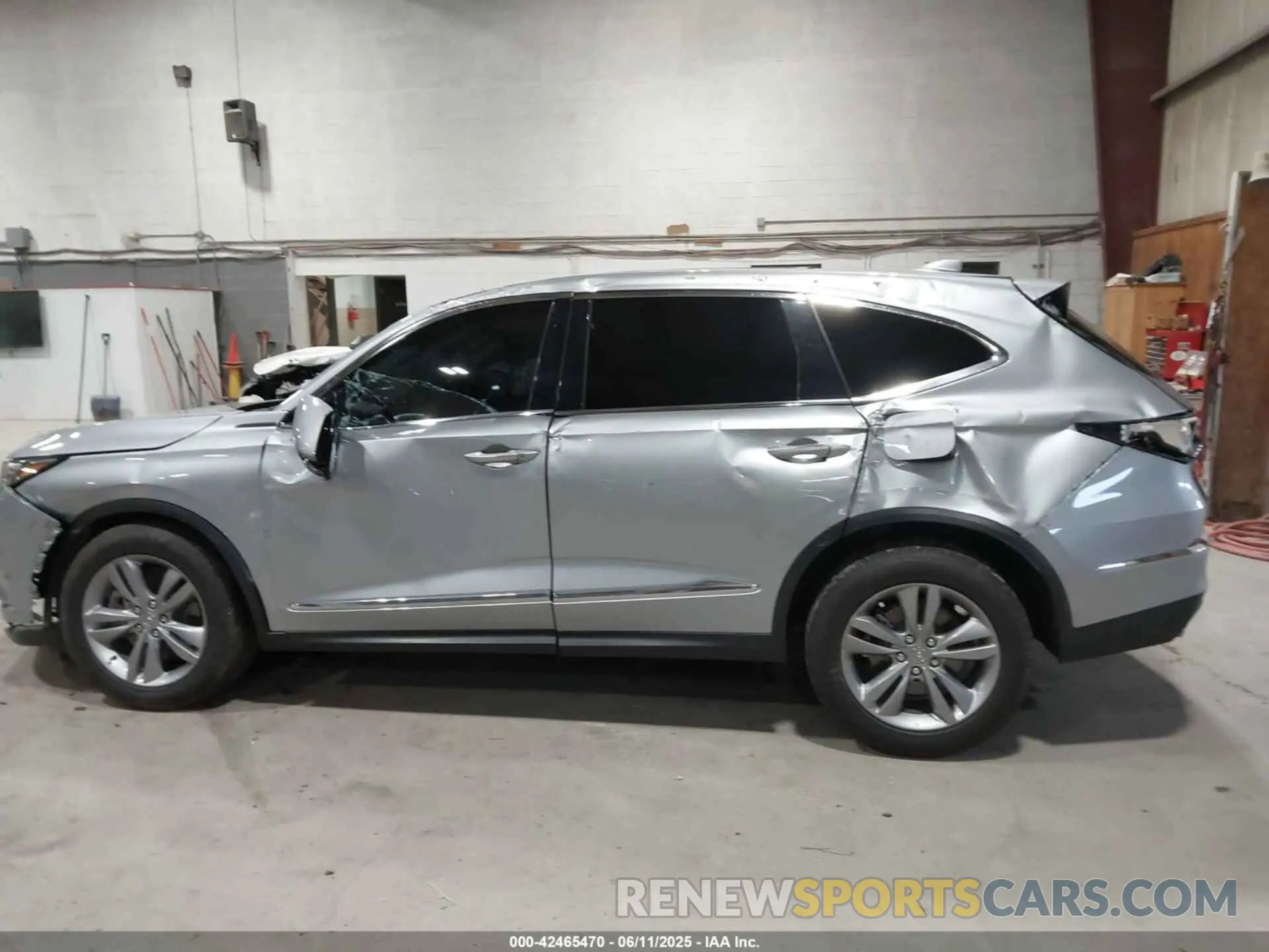 15 Photograph of a damaged car 5J8YE1H33RL035282 ACURA MDX 2024