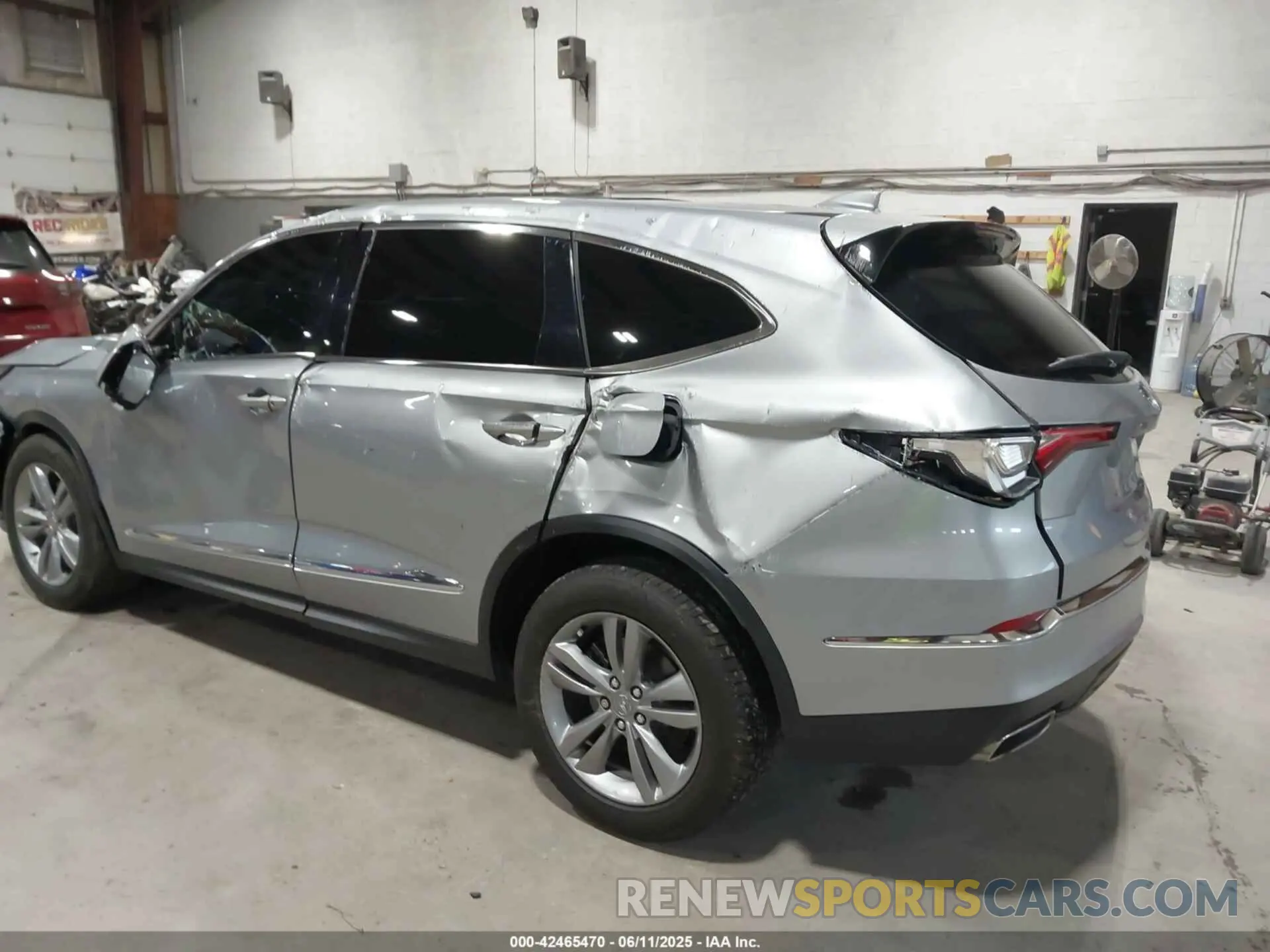 3 Photograph of a damaged car 5J8YE1H33RL035282 ACURA MDX 2024