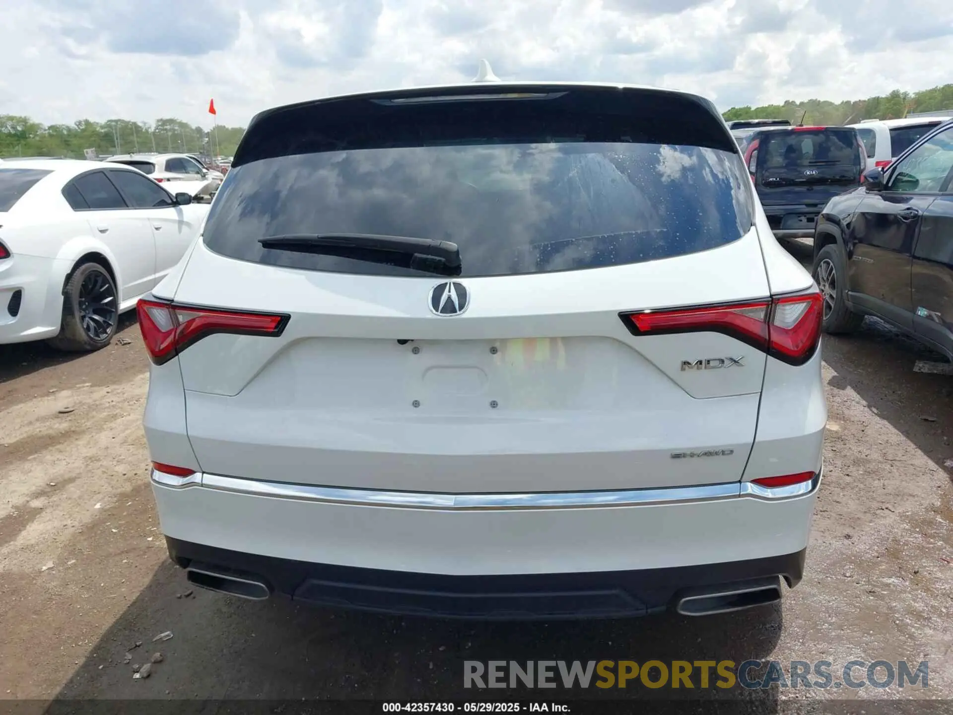 16 Photograph of a damaged car 5J8YE1H34RL032794 ACURA MDX 2024