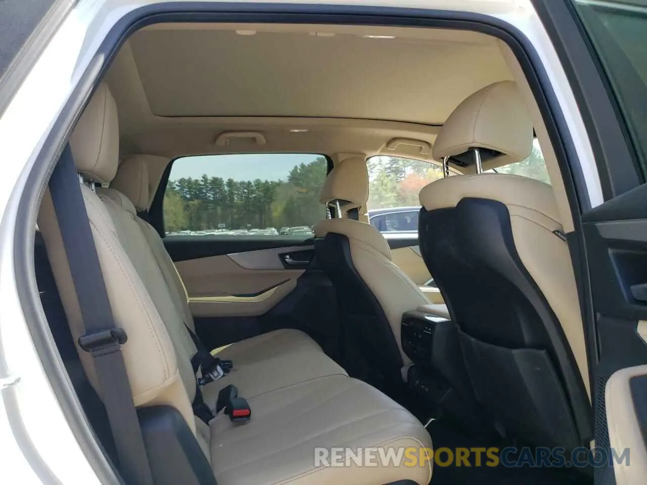11 Photograph of a damaged car 5J8YE1H35RL014787 ACURA MDX 2024