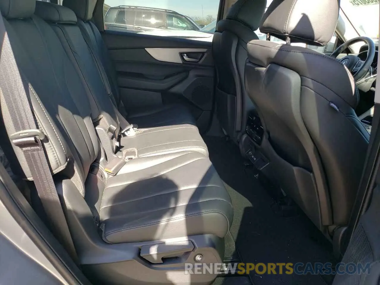 11 Photograph of a damaged car 5J8YE1H3XRL026594 ACURA MDX 2024