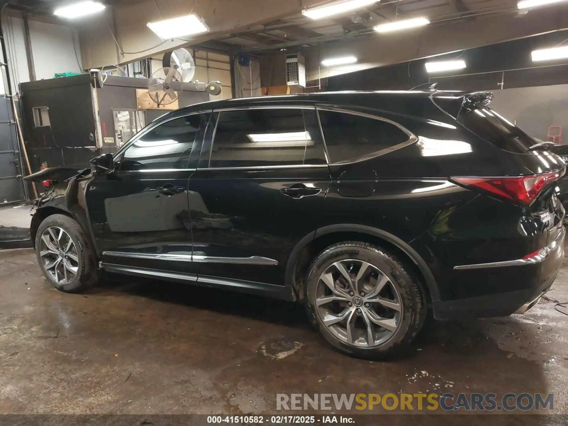 15 Photograph of a damaged car 5J8YE1H41RL010101 ACURA MDX 2024
