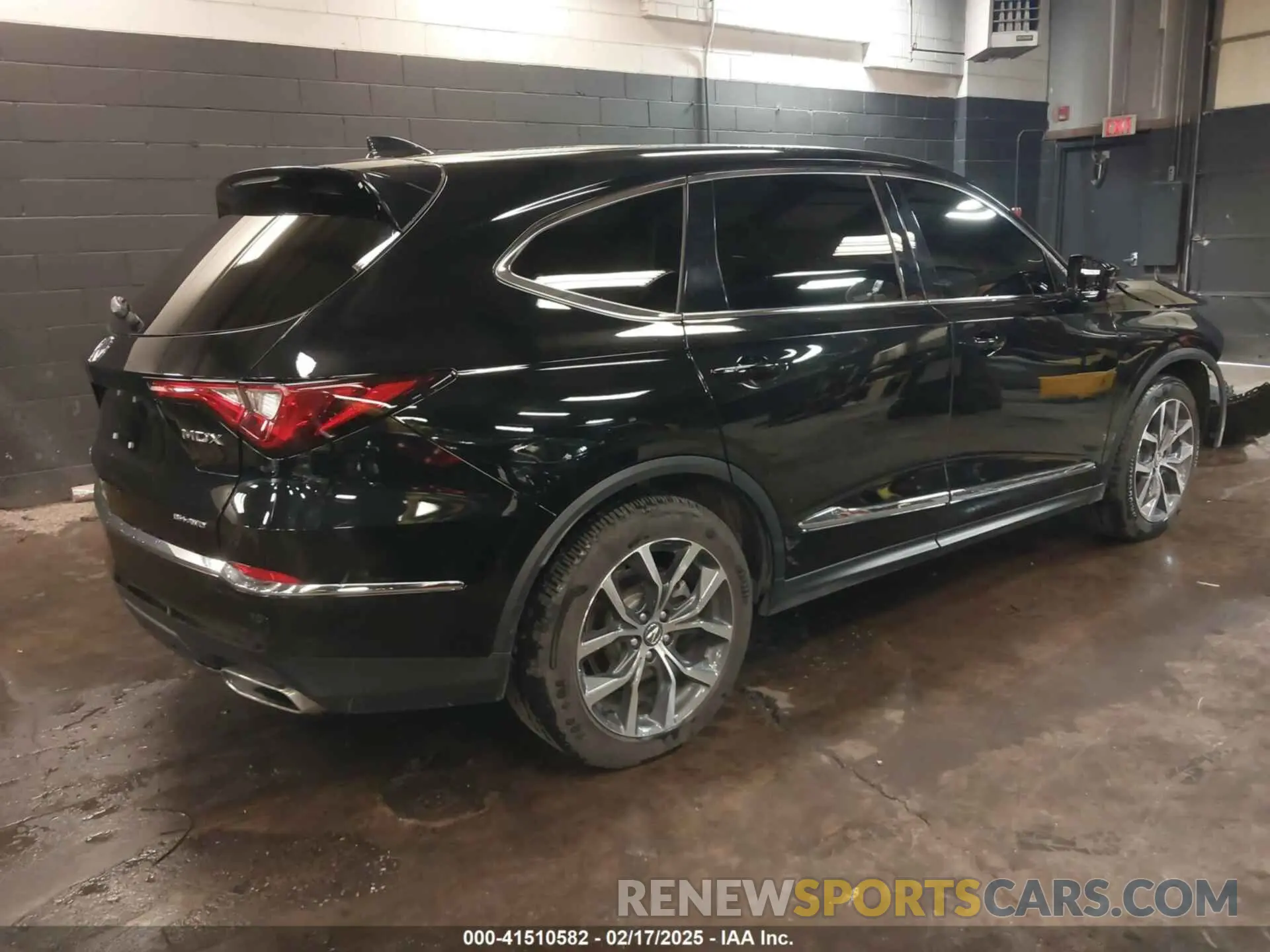4 Photograph of a damaged car 5J8YE1H41RL010101 ACURA MDX 2024