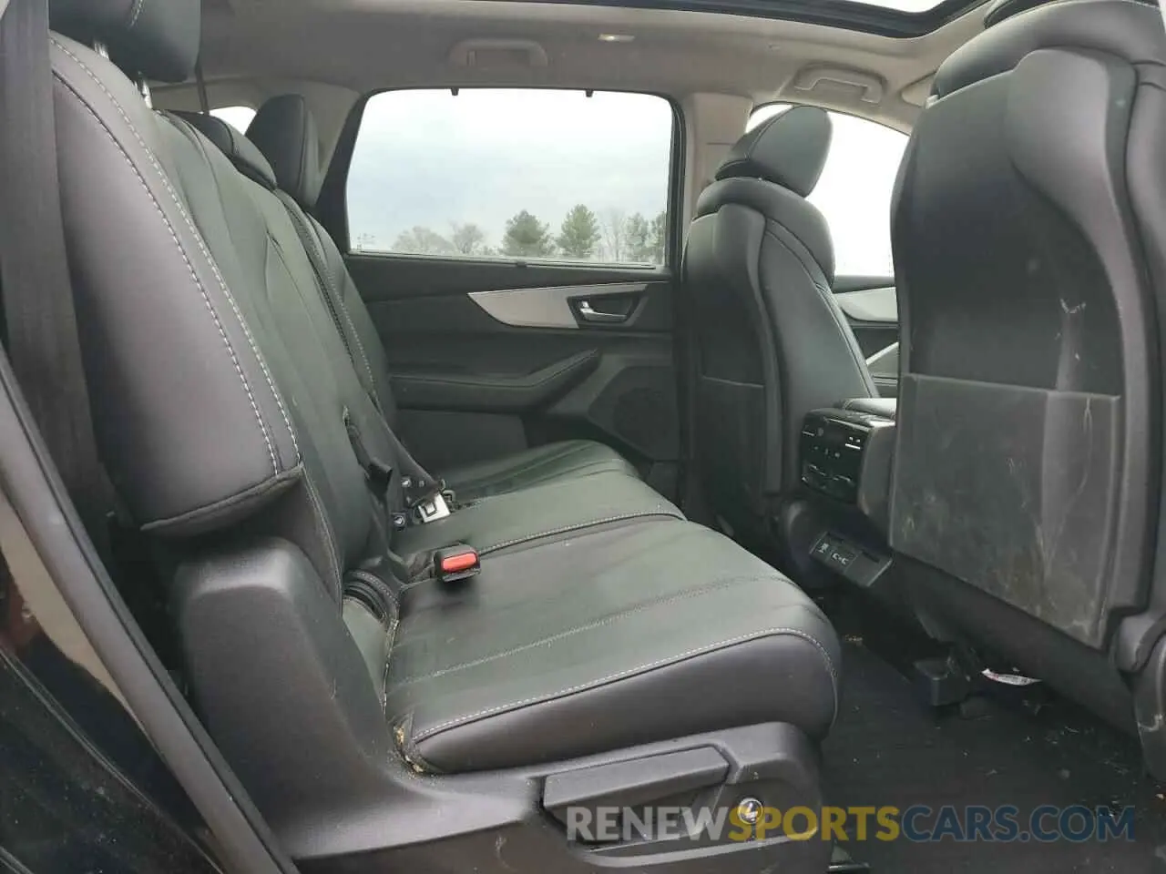 11 Photograph of a damaged car 5J8YE1H41RL018148 ACURA MDX 2024