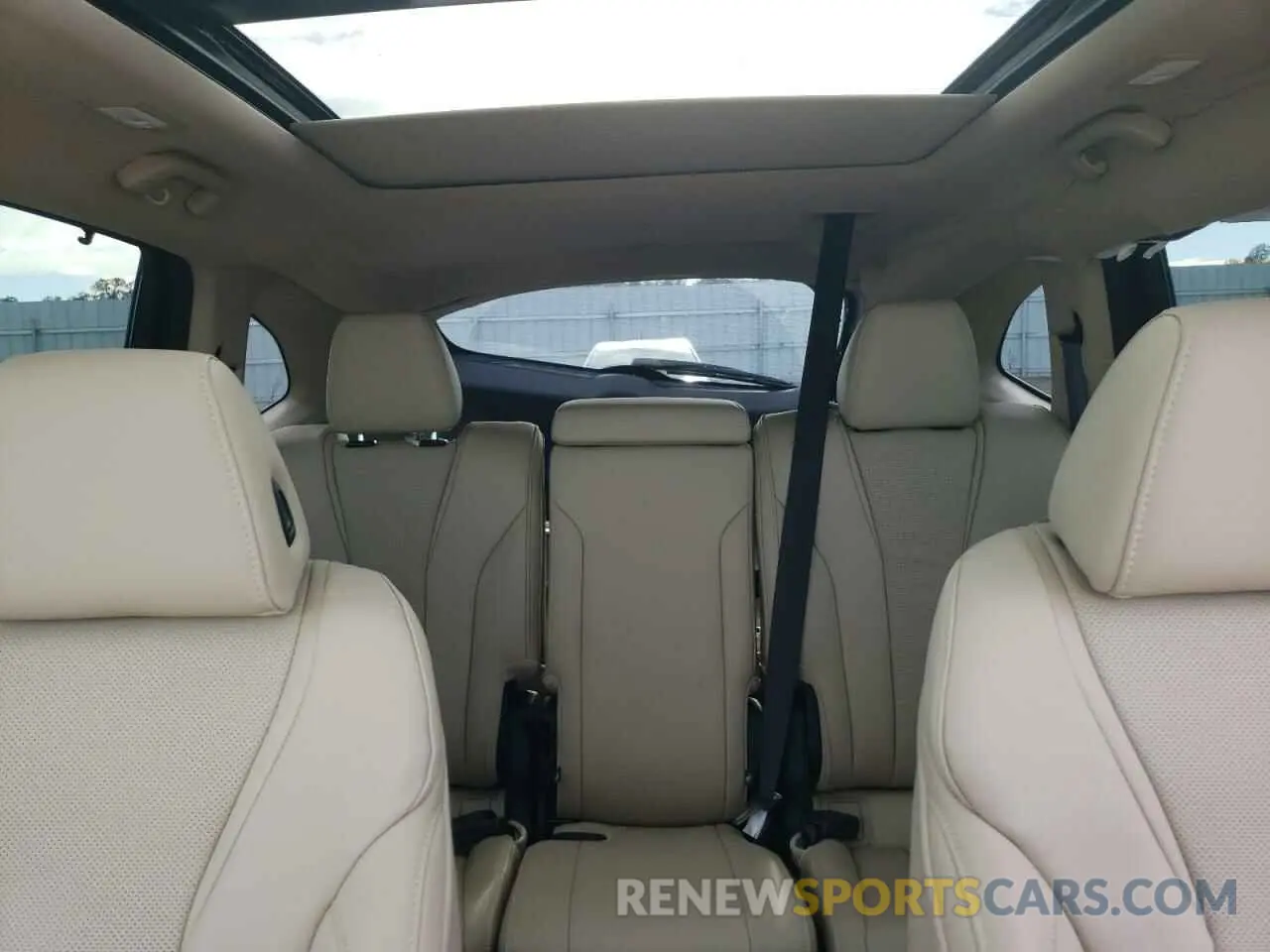 10 Photograph of a damaged car 5J8YE1H43RL009502 ACURA MDX 2024