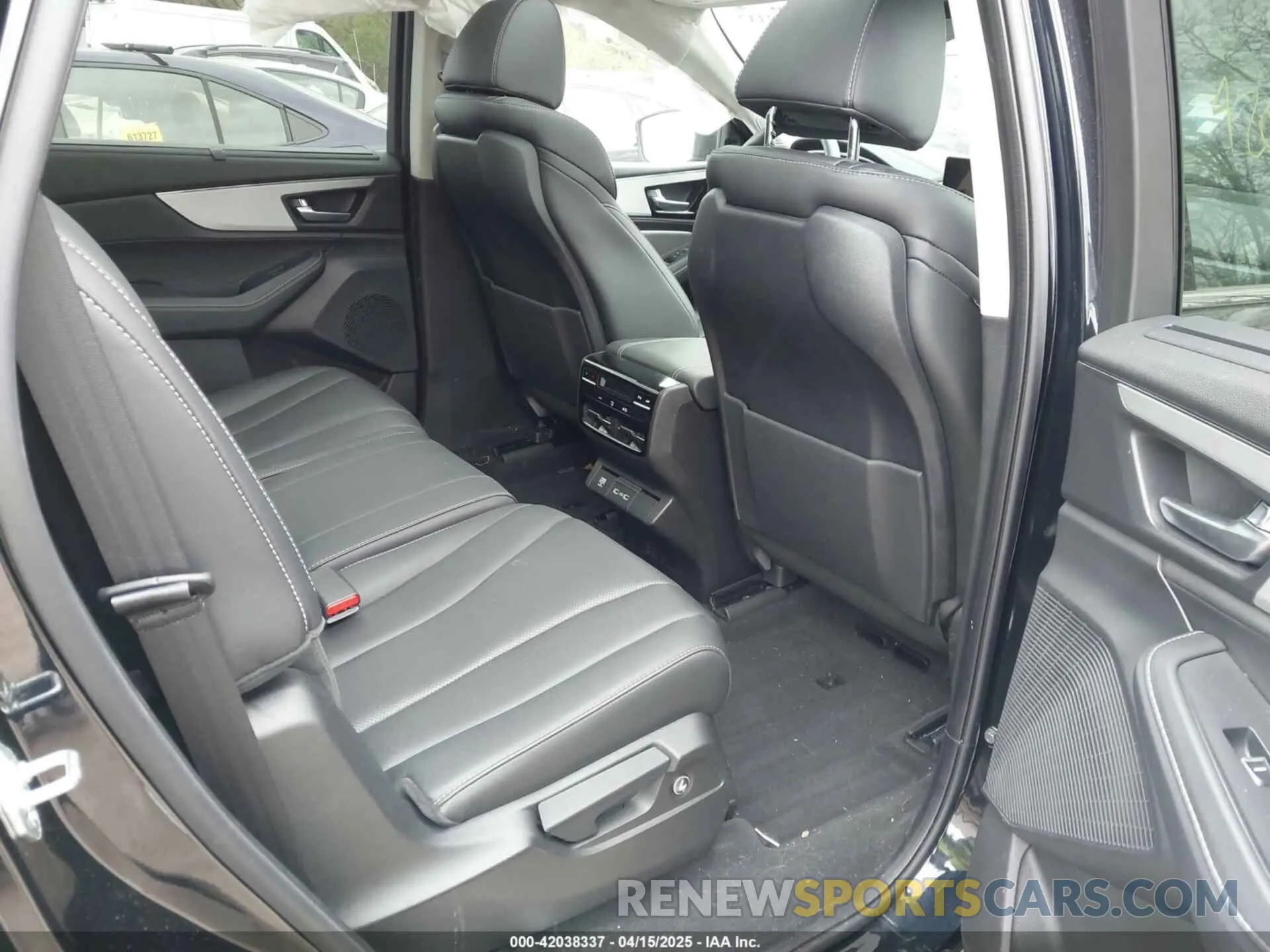 8 Photograph of a damaged car 5J8YE1H43RL025070 ACURA MDX 2024