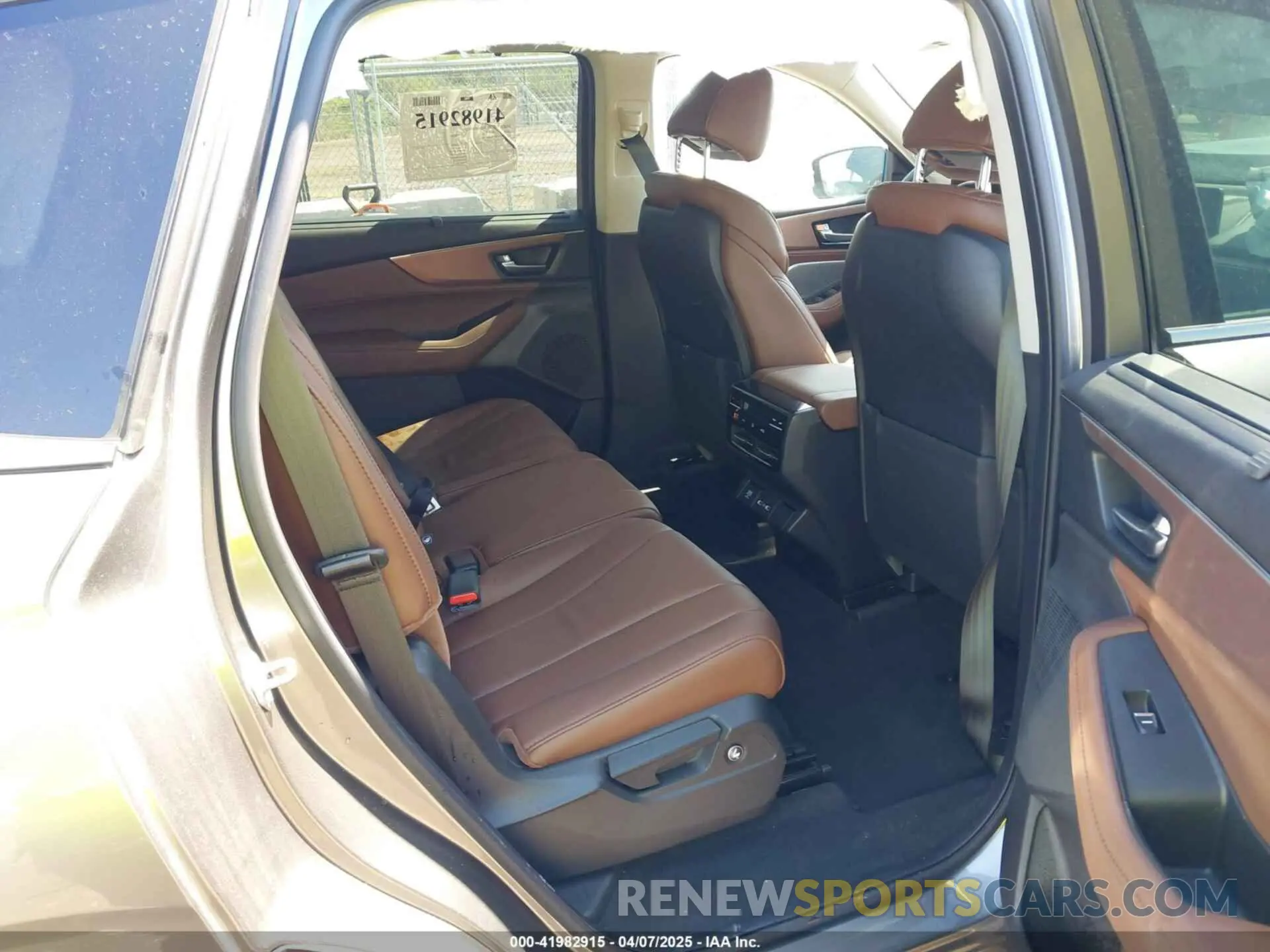8 Photograph of a damaged car 5J8YE1H47RL005369 ACURA MDX 2024