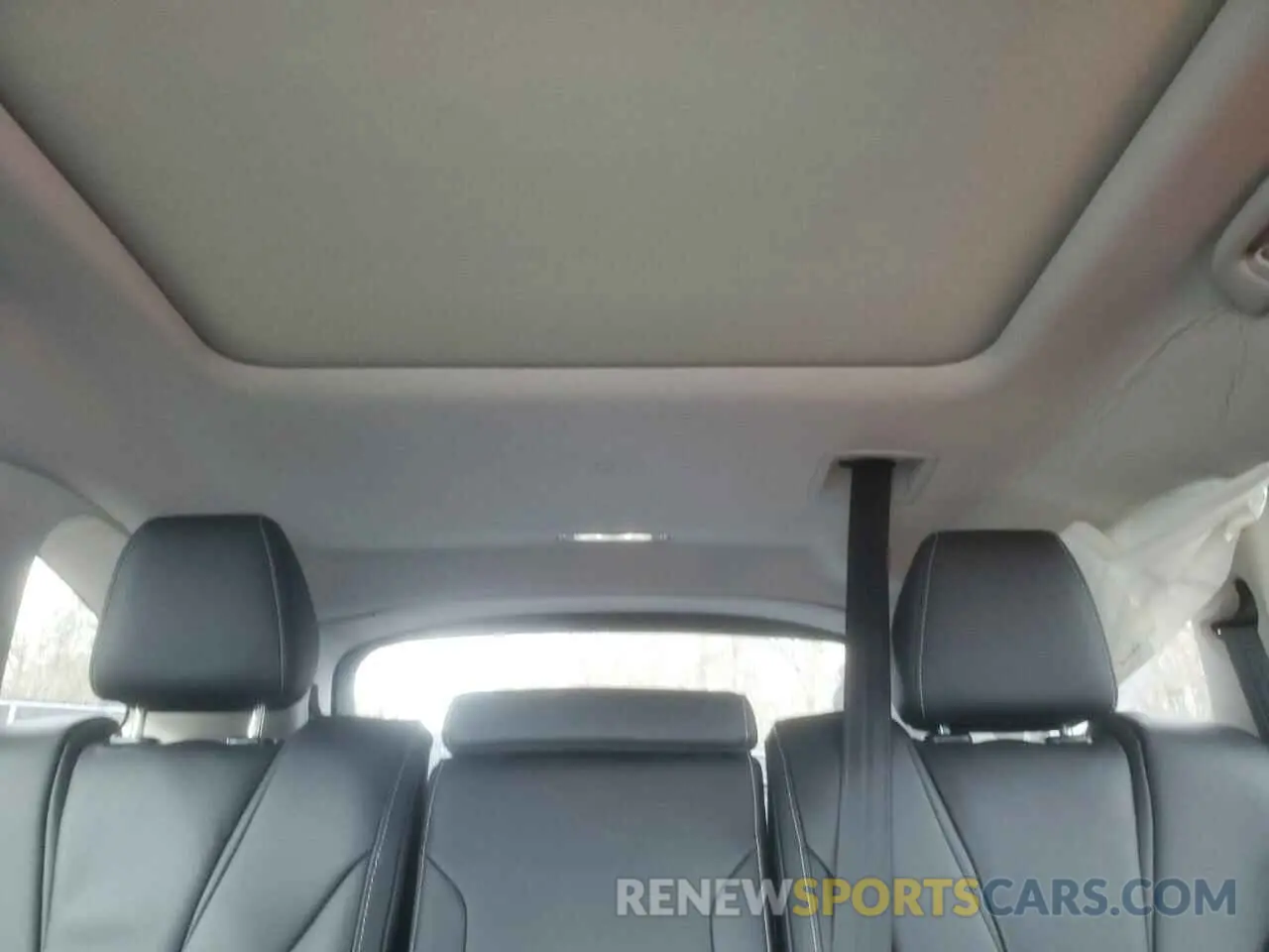 10 Photograph of a damaged car 5J8YE1H47RL008630 ACURA MDX 2024