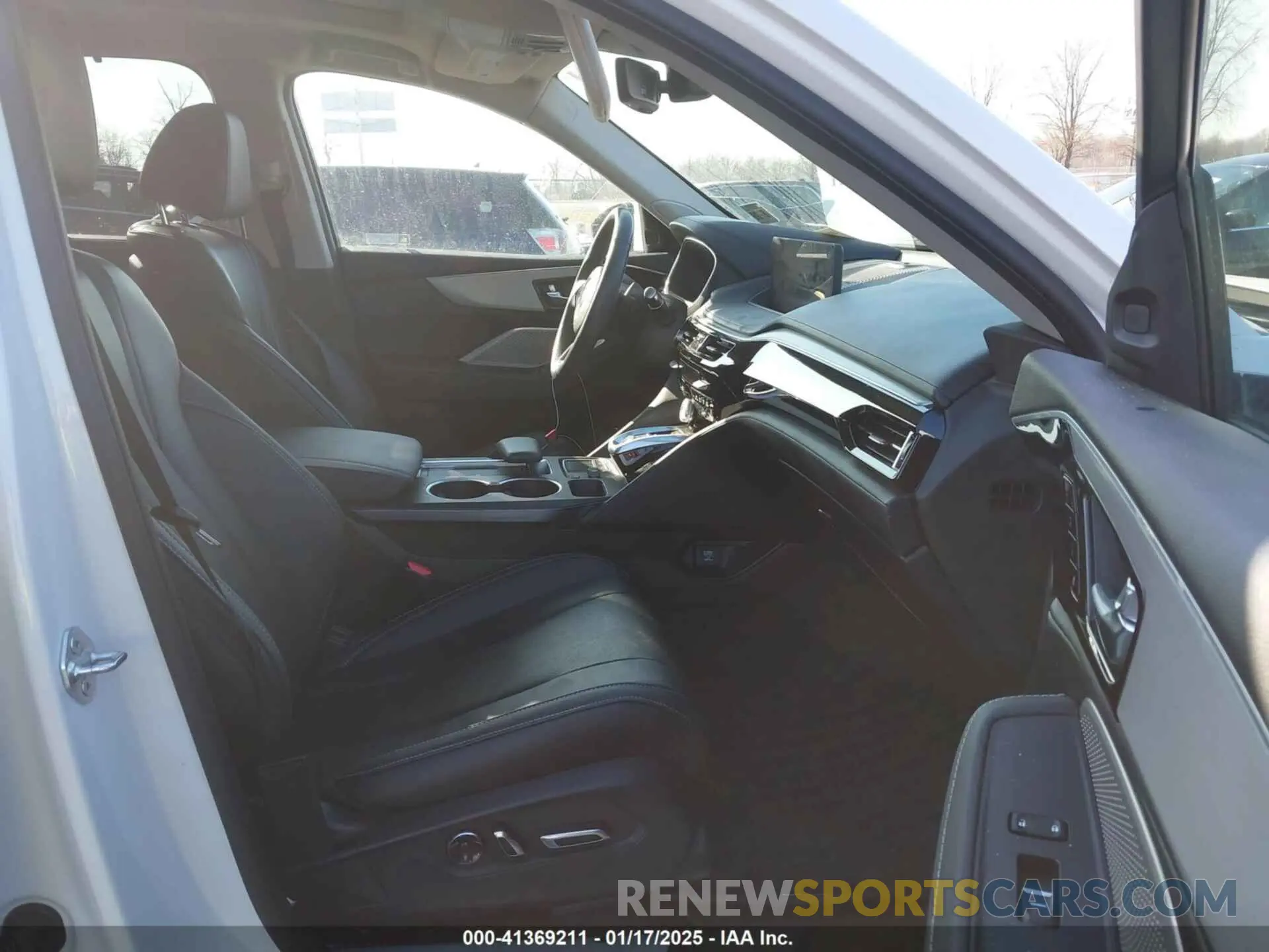 5 Photograph of a damaged car 5J8YE1H48RL003453 ACURA MDX 2024