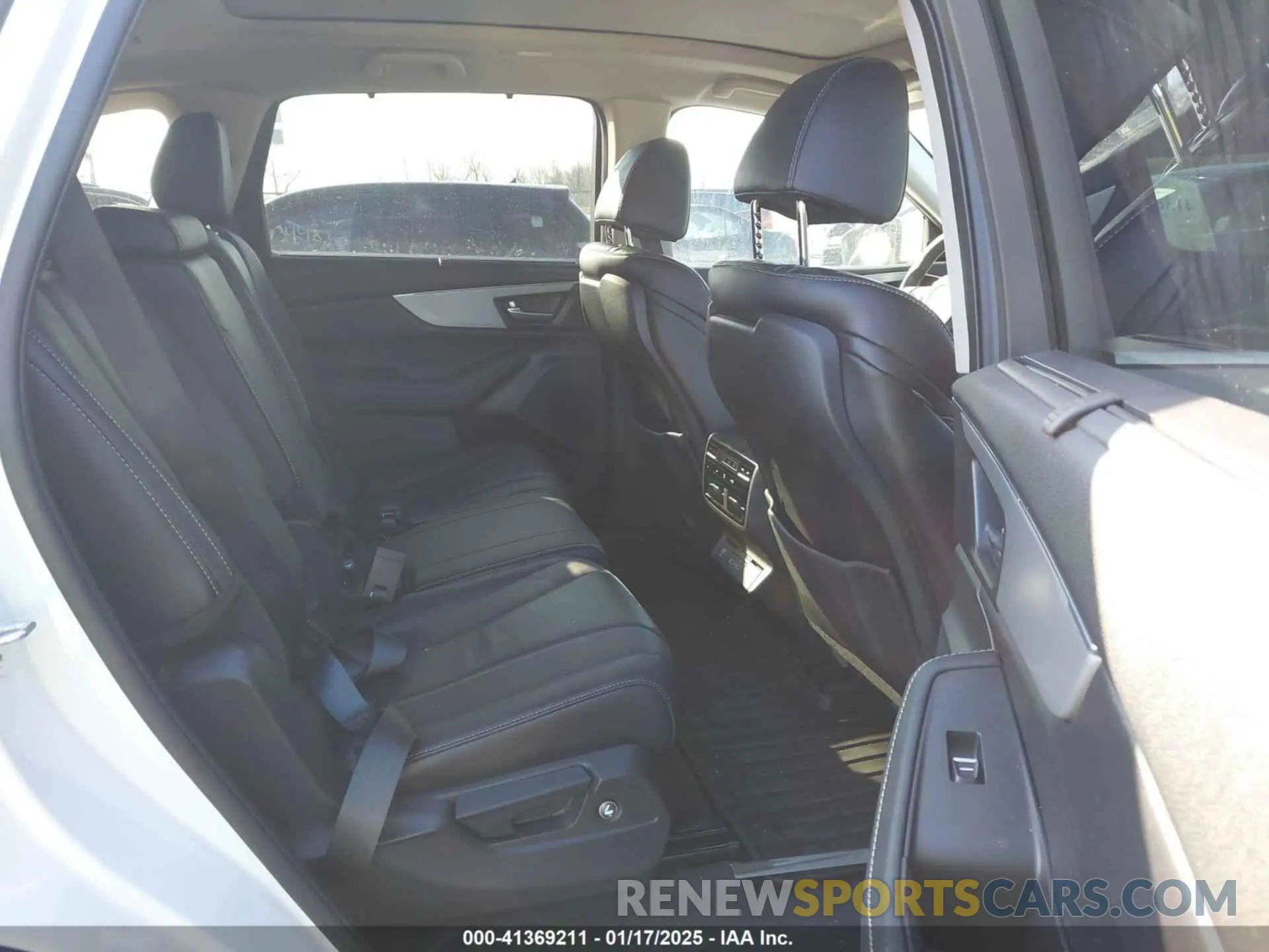 8 Photograph of a damaged car 5J8YE1H48RL003453 ACURA MDX 2024