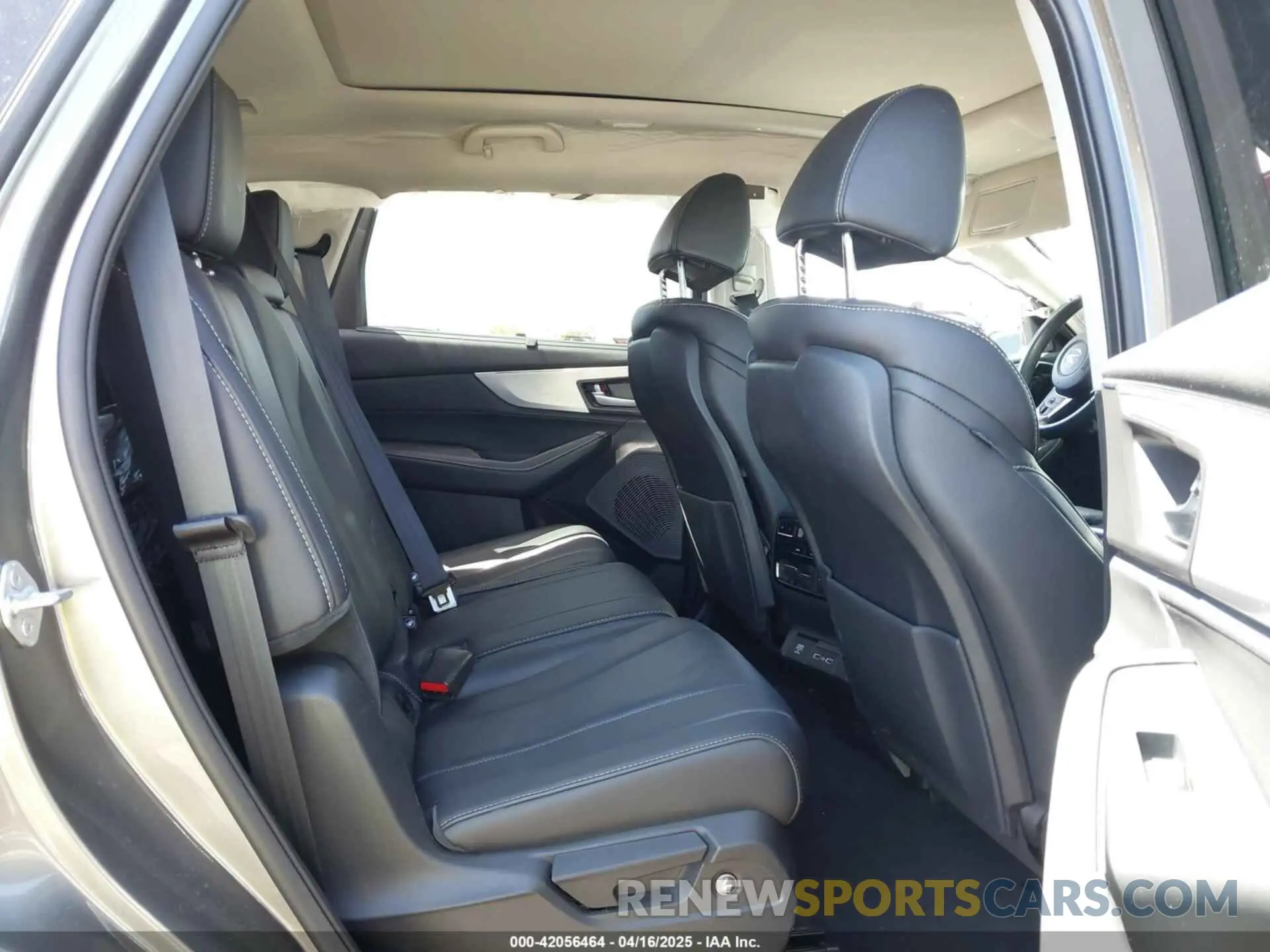 8 Photograph of a damaged car 5J8YE1H48RL007423 ACURA MDX 2024