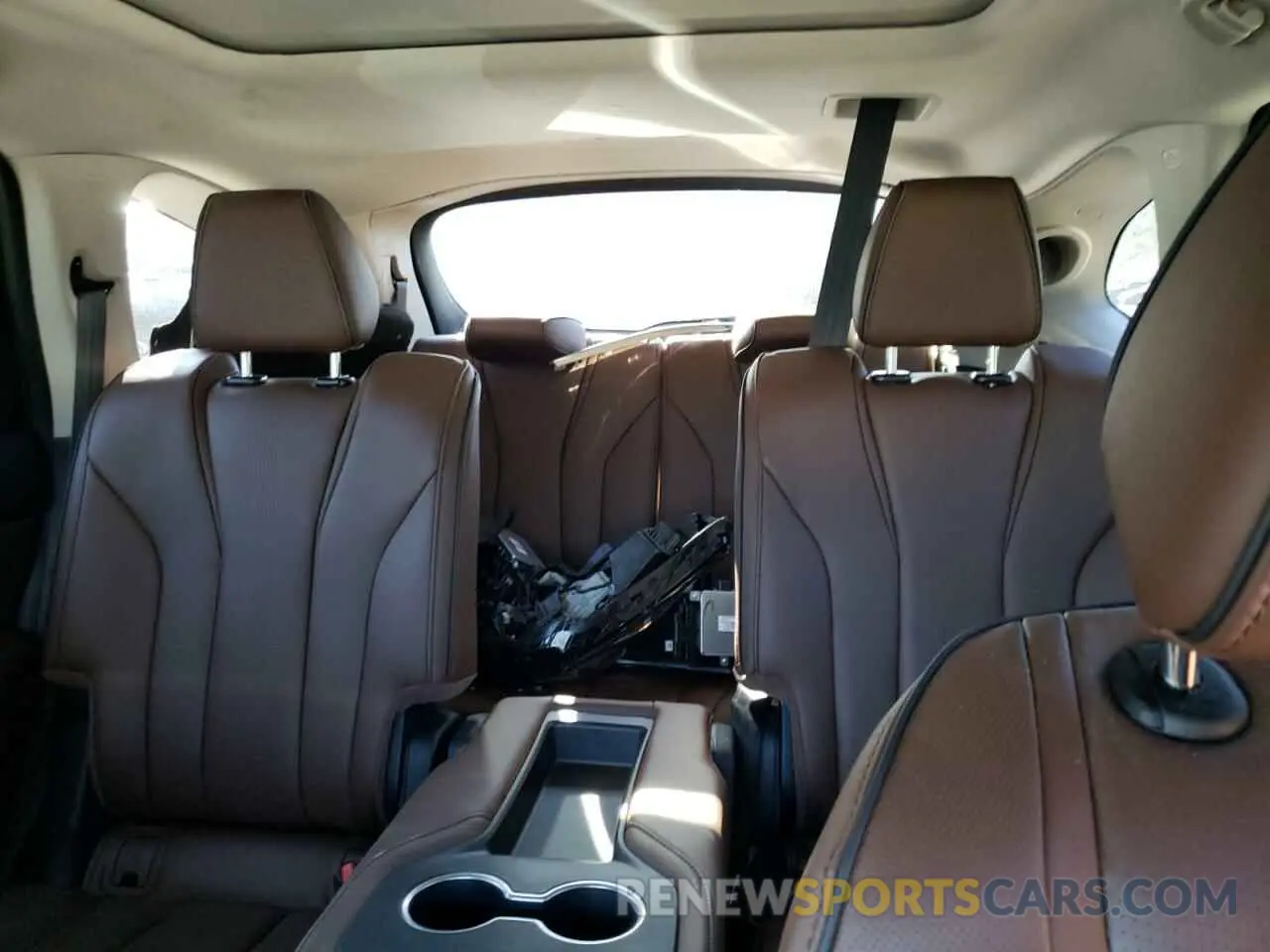 10 Photograph of a damaged car 5J8YE1H80RL023246 ACURA MDX 2024