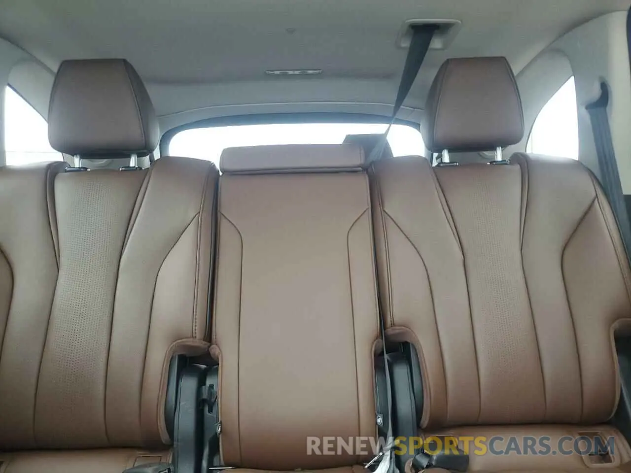 10 Photograph of a damaged car 5J8YE1H88RL027058 ACURA MDX 2024