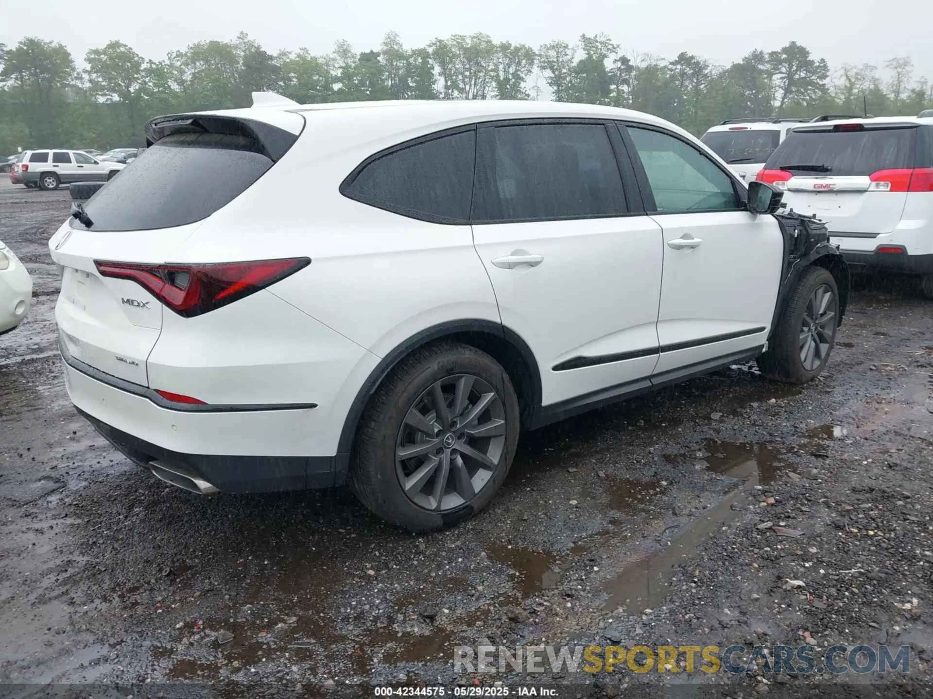 4 Photograph of a damaged car 5J8YE1H00SL019228 ACURA MDX 2025