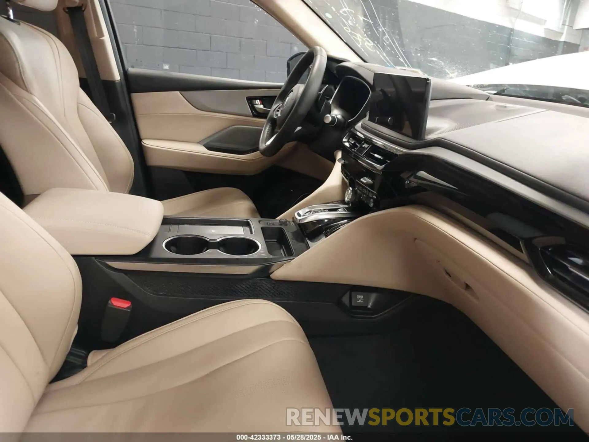 5 Photograph of a damaged car 5J8YE1H46SL011881 ACURA MDX 2025
