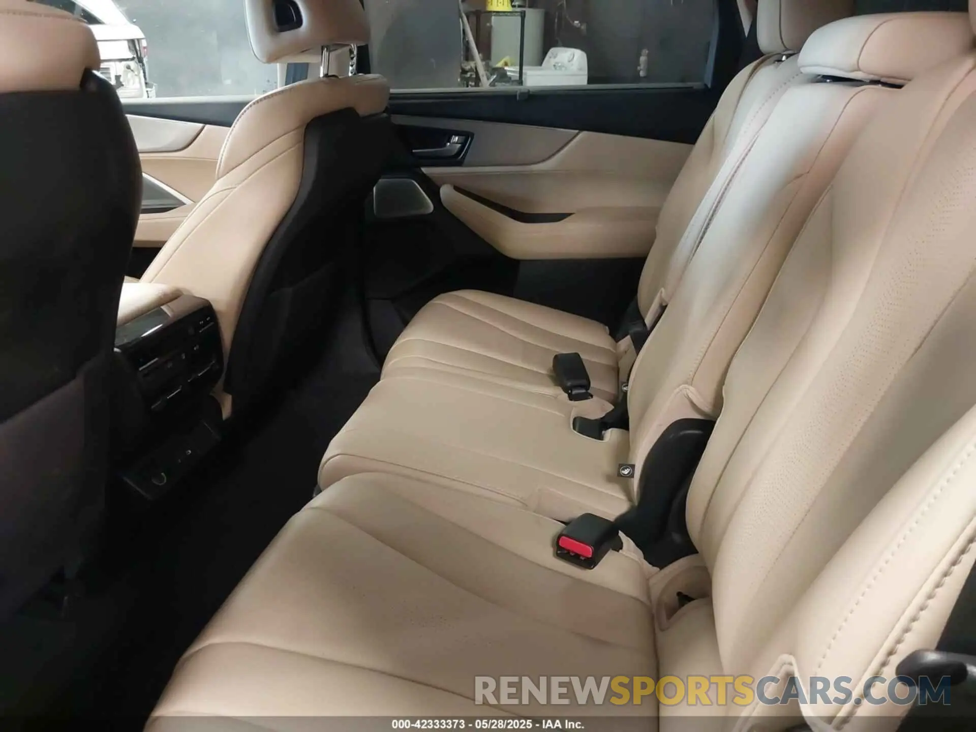 8 Photograph of a damaged car 5J8YE1H46SL011881 ACURA MDX 2025