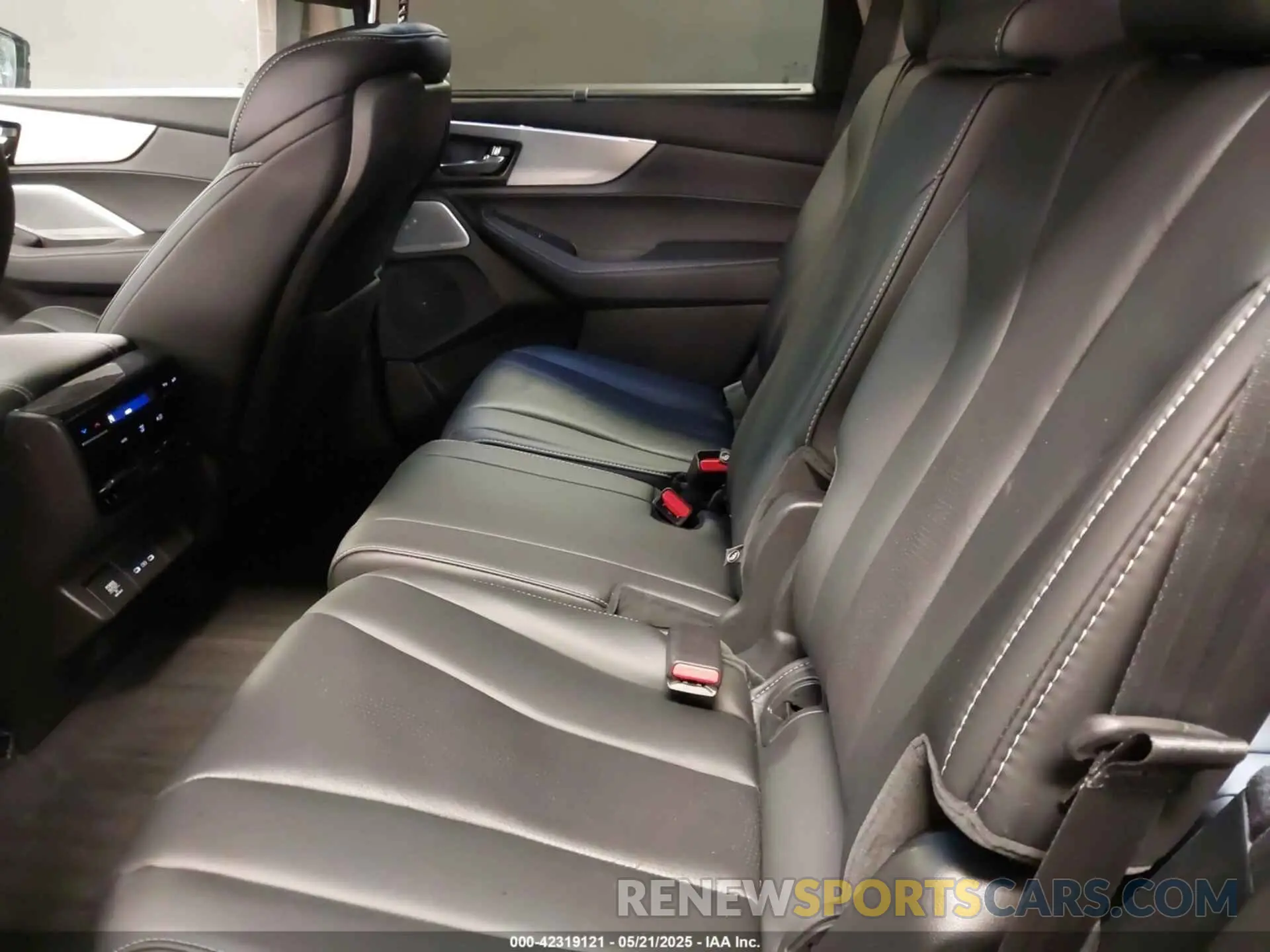 8 Photograph of a damaged car 5J8YE1H47SL001747 ACURA MDX 2025