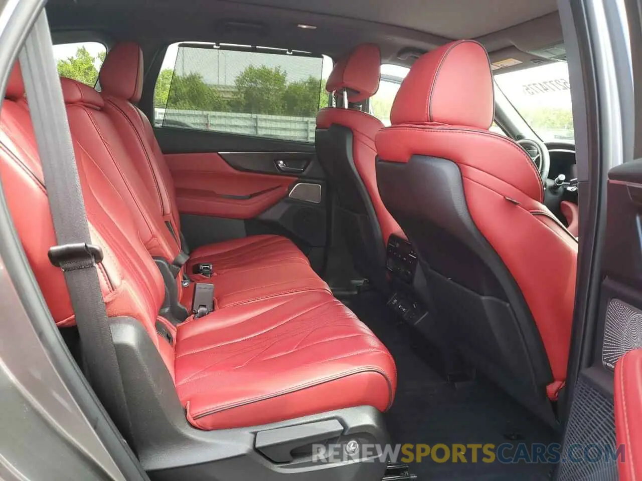 11 Photograph of a damaged car 5J8YD8H86NL000916 ACURA MDX TYPE S 2022